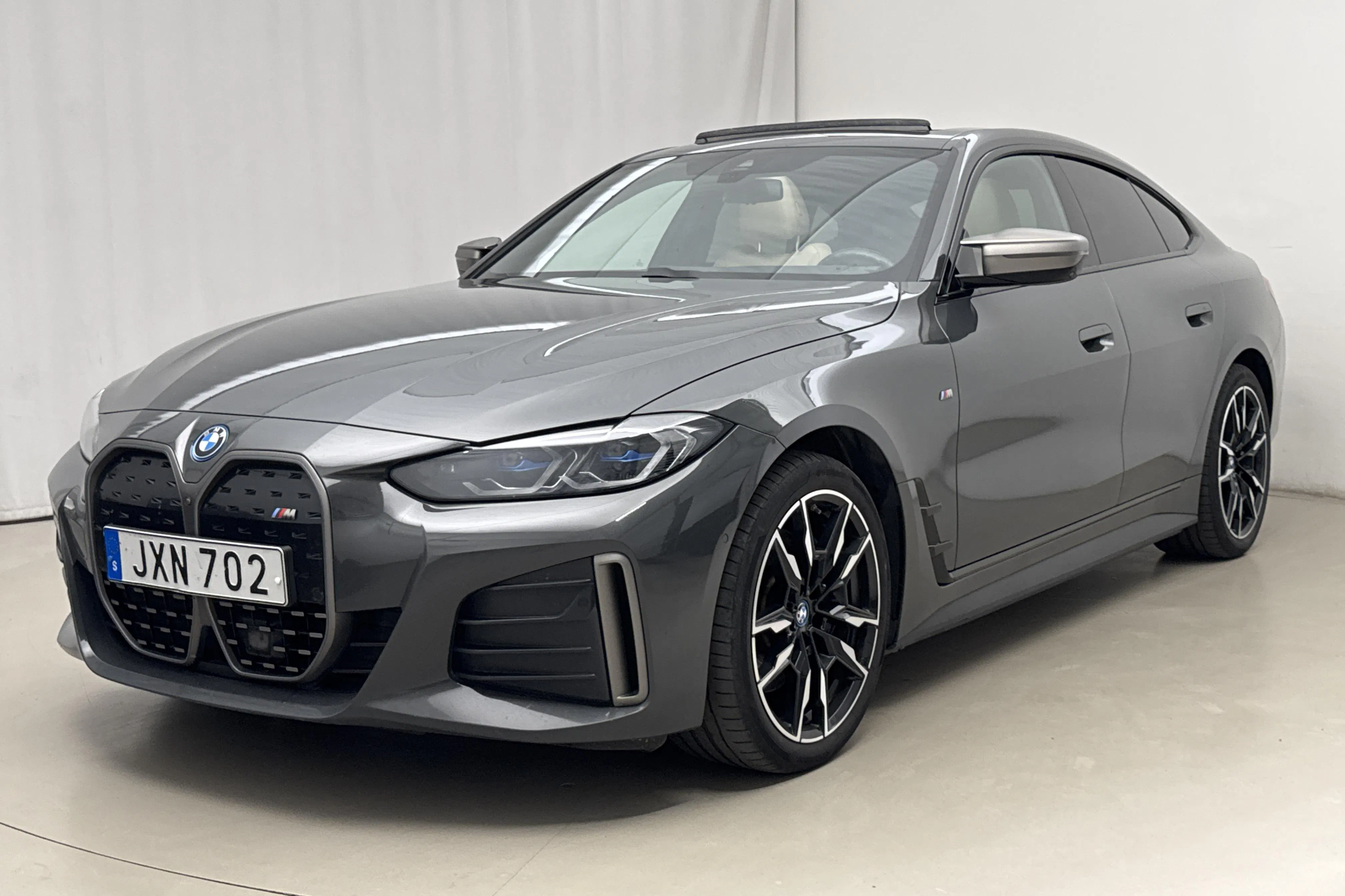 Presentationsfoto 1 av 30: BMW i4 M50 xDrive, G26 (544hk) - 16 060 mil - Automat - grå - 2024