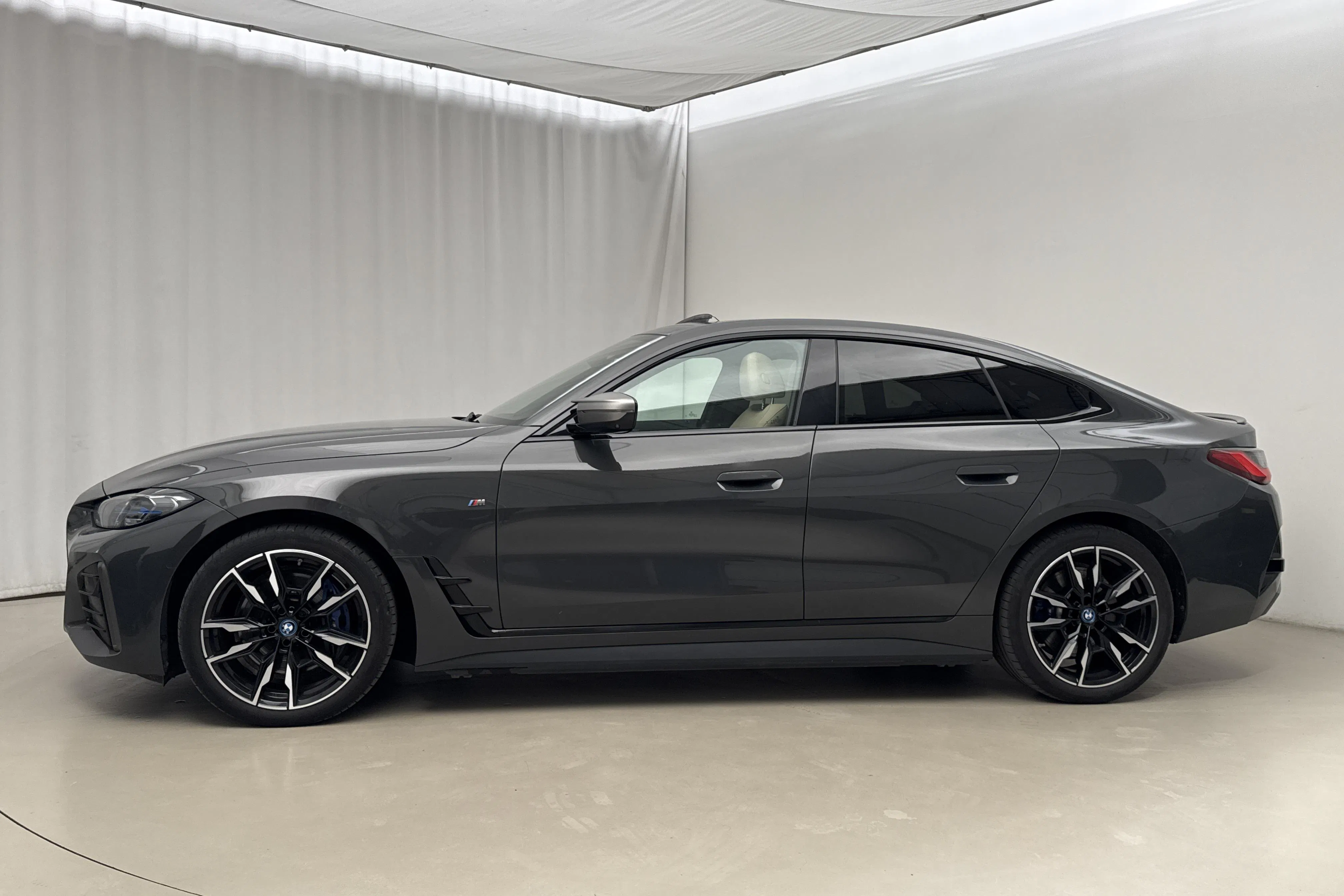 Presentationsfoto 2 av 30: BMW i4 M50 xDrive, G26 (544hk) - 16 060 mil - Automat - grå - 2024