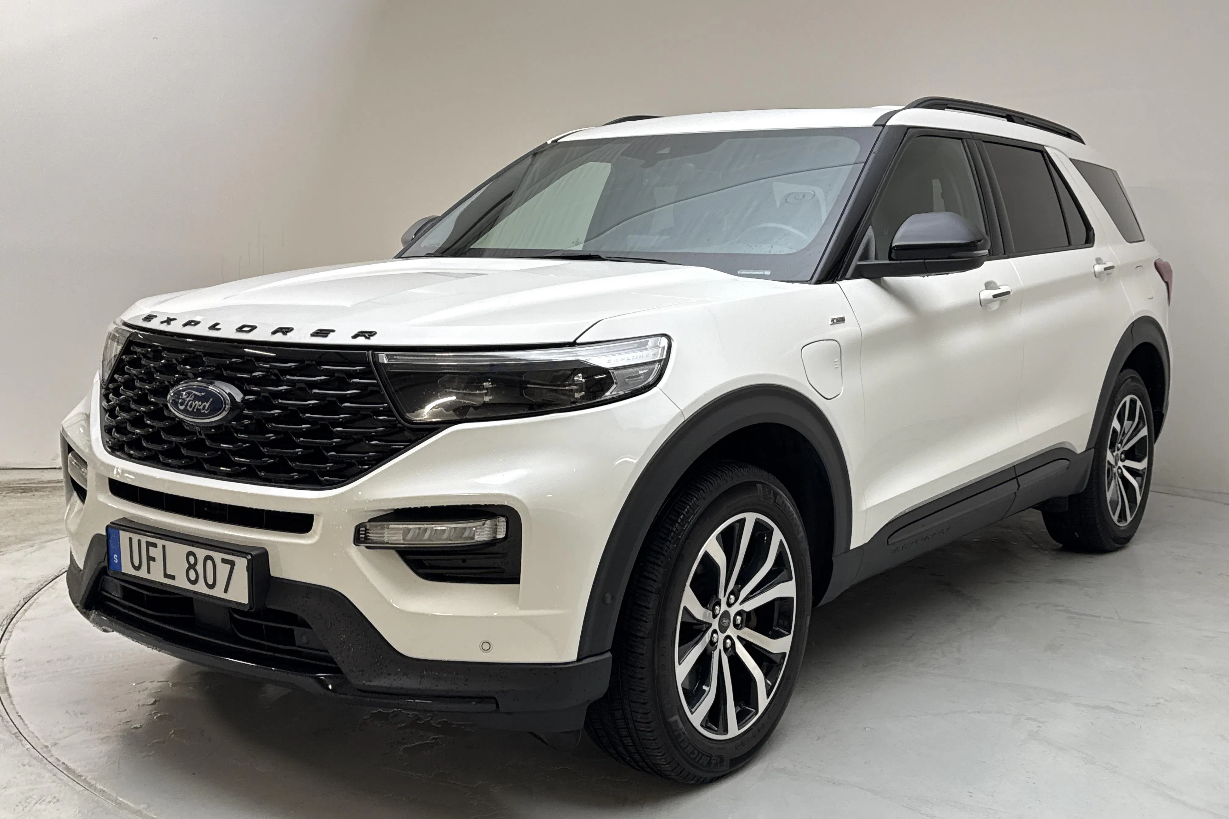 Presentation photo 1 of 19: Ford Explorer 3.0T EcoBoost (457hk) - 96 980 km - Automatic - white - 2023