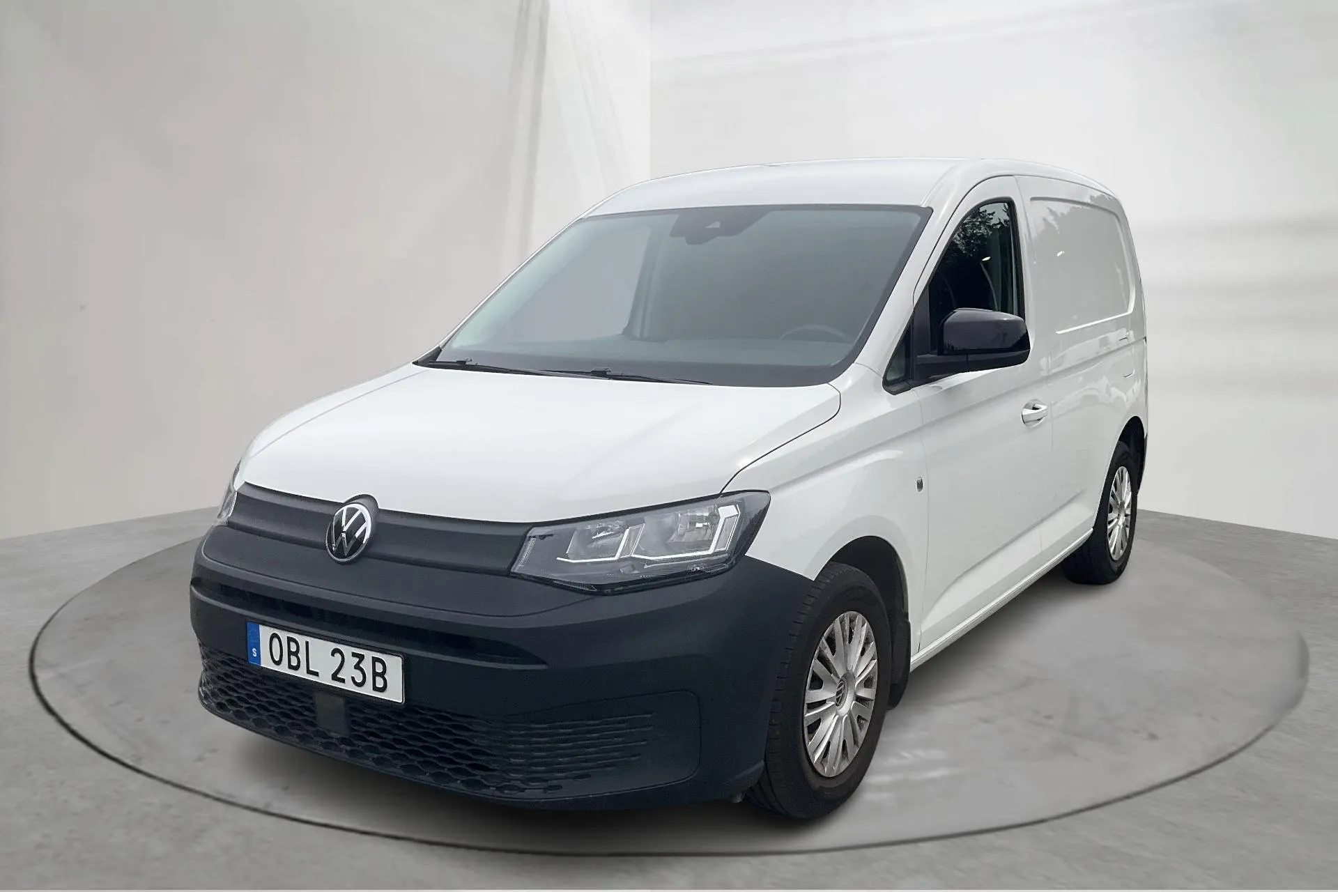 Presentationsfoto 1 av 15: VW Caddy Cargo 2.0 TDI Skåp (75hk) - 4 374 mil - Manuell - vit - 2023