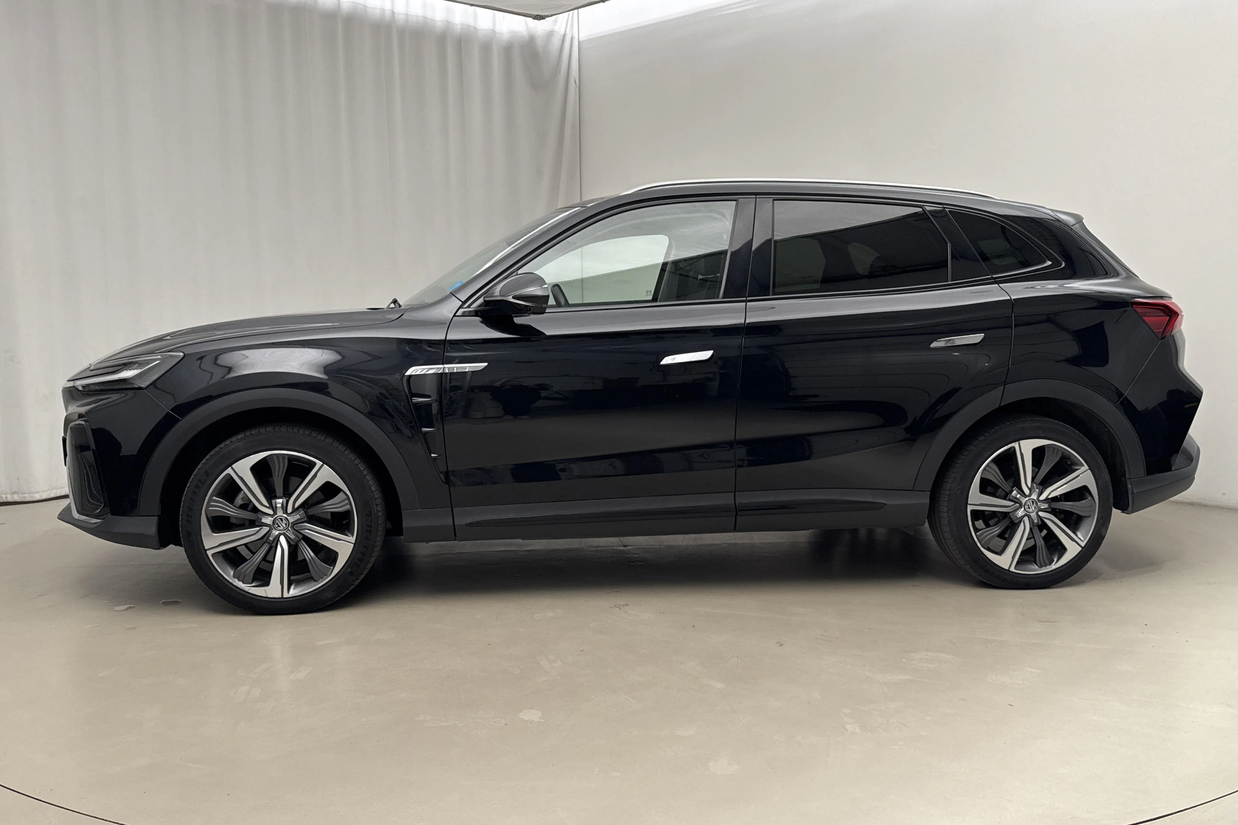 Presentationsfoto 2 av 23: MG Marvel R AWD (288hk) - 13 045 mil - Automat - svart - 2022