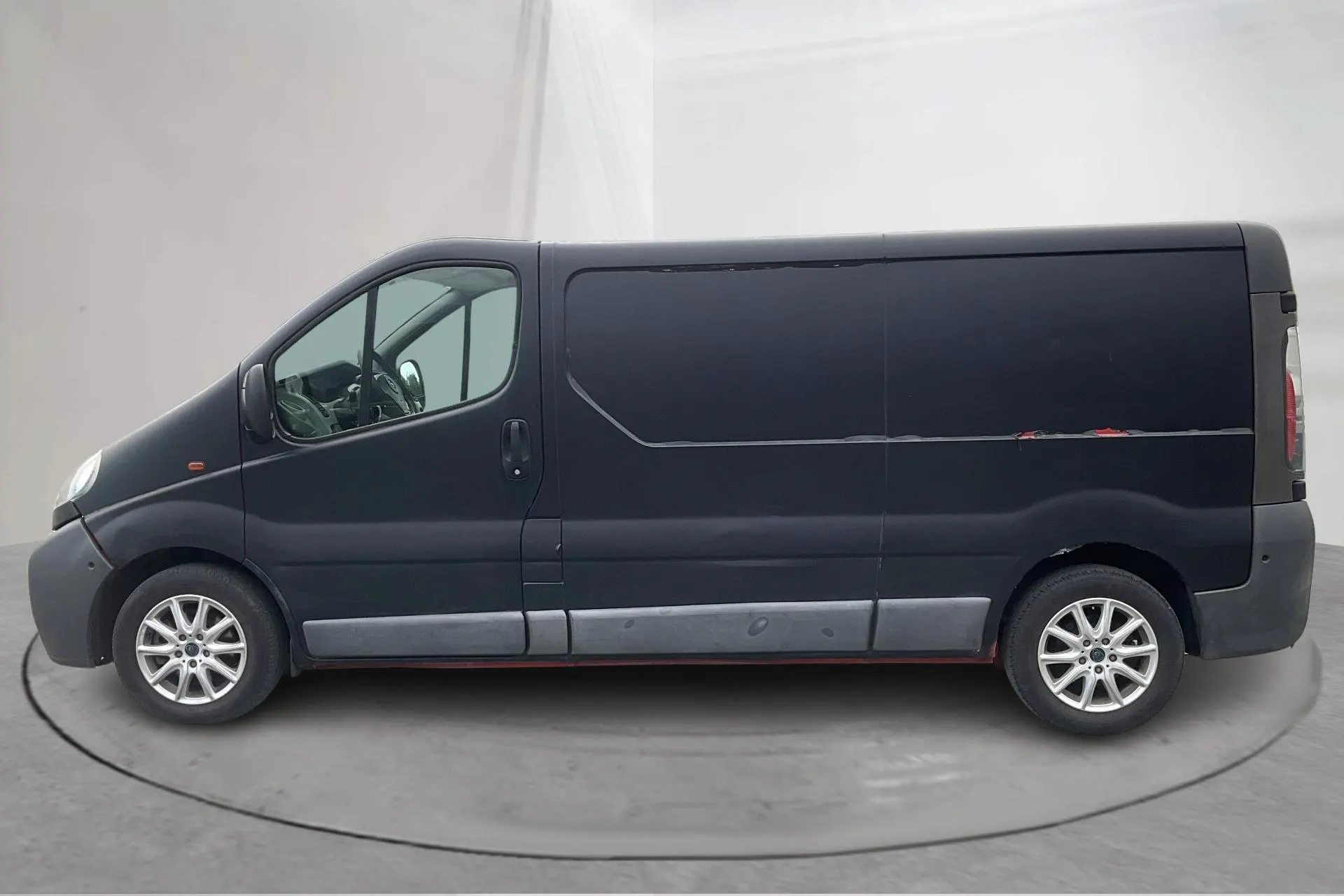 Presentationsfoto 2 av 12: Opel Vivaro 1.9 CDTI (100hk) - 23 328 mil - Manuell - svart - 2005
