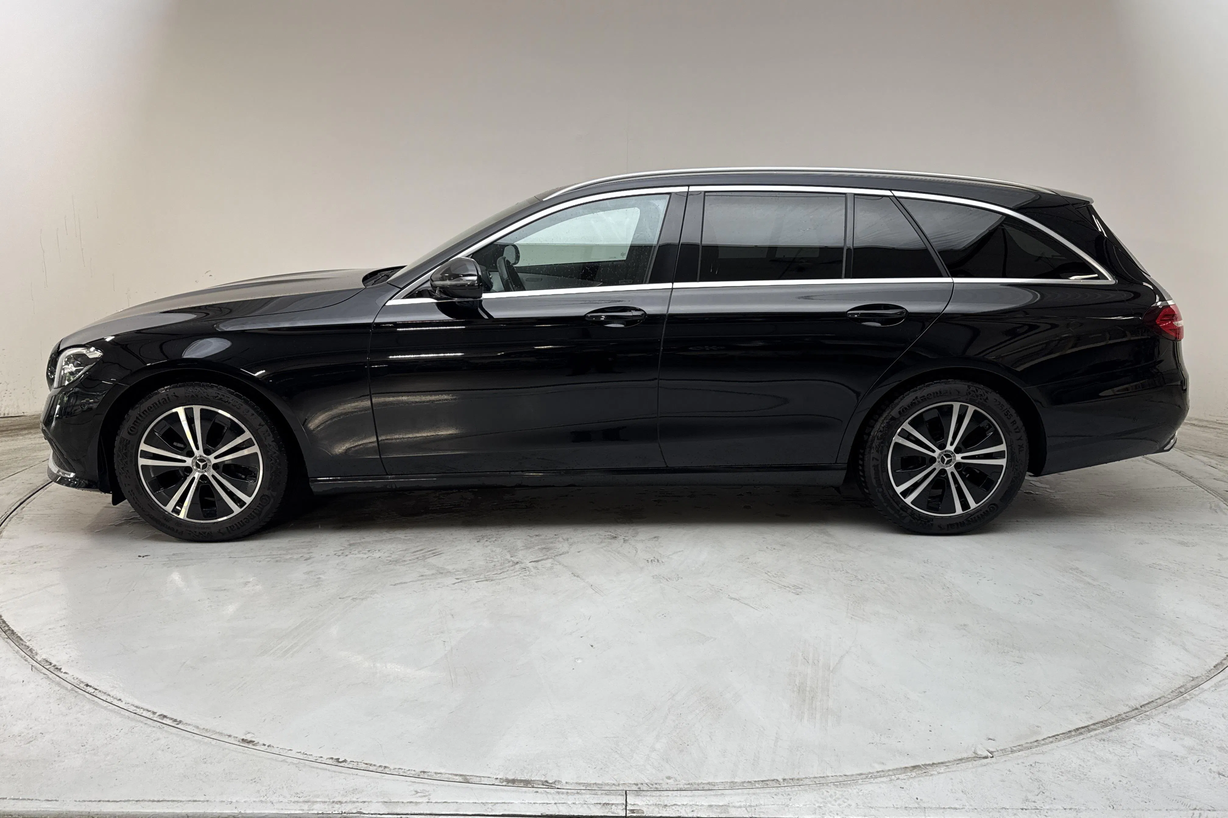 Presentation photo 2 of 14: Mercedes E 220 d Kombi S213 (200hk) - 129 460 km - Automatic - black - 2023