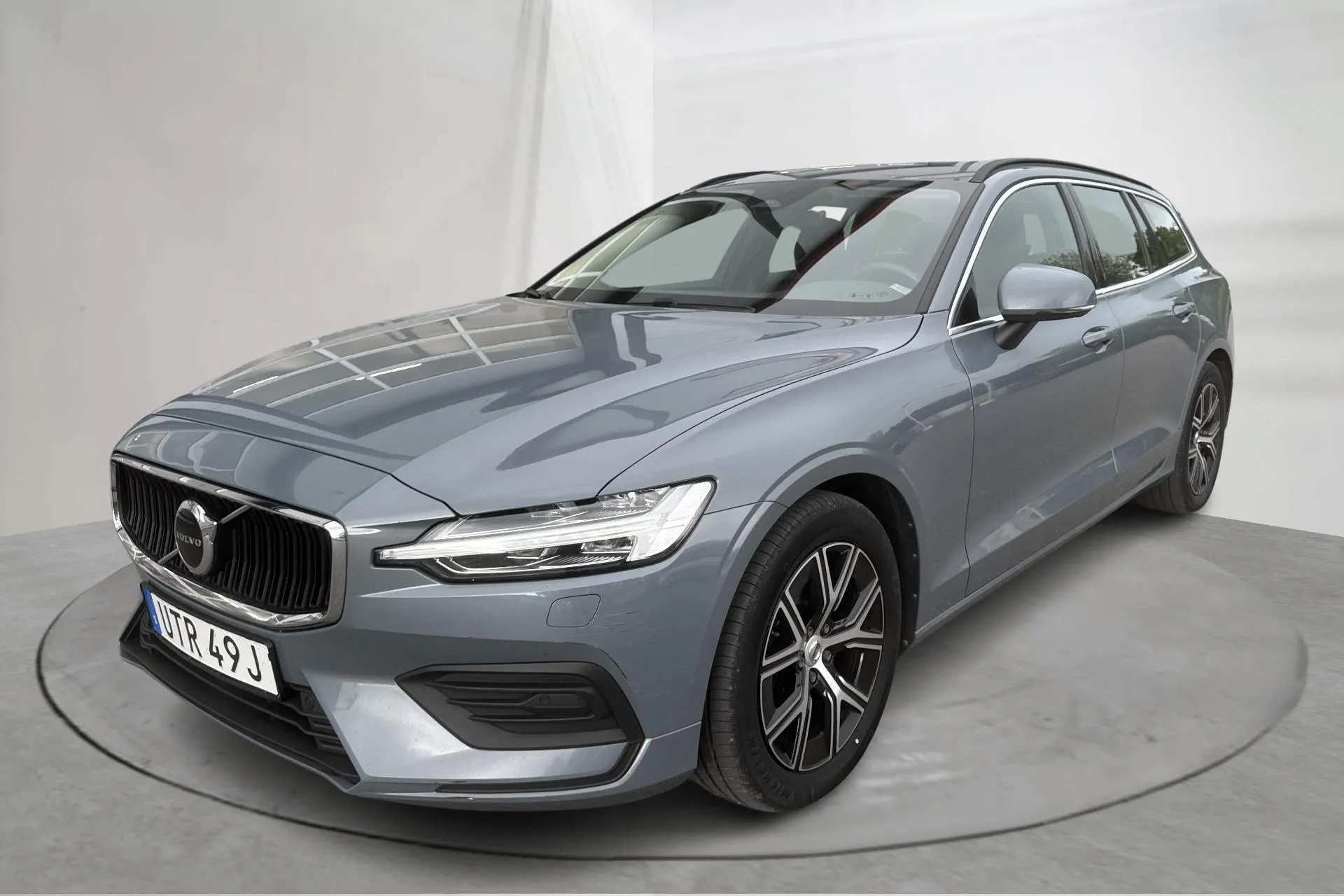 Presentation photo 1 of 15: Volvo V60 B4 Mildhybrid, Diesel (197hk) - 139 710 km - Automatic - gray - 2023