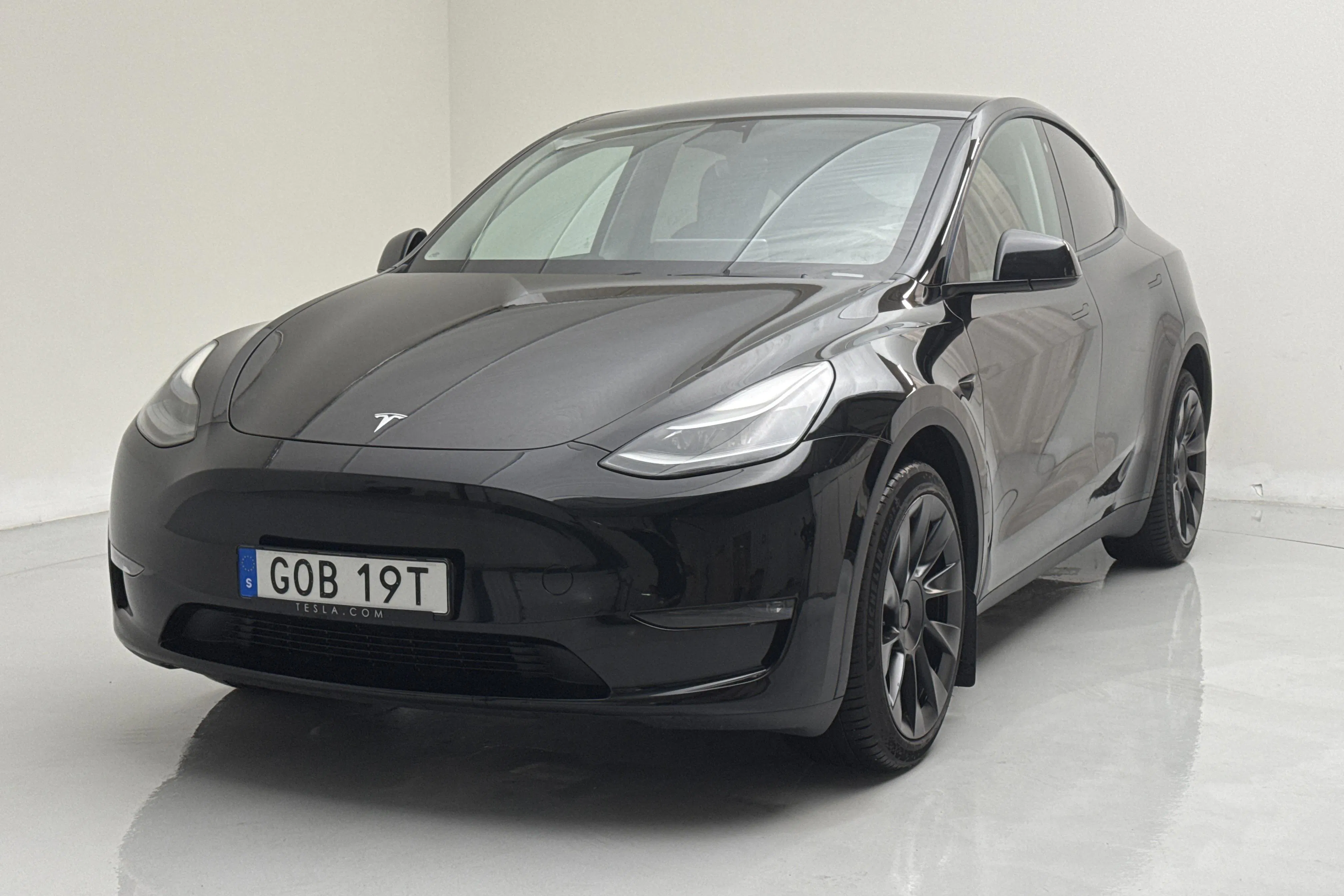 Presentation photo 1 of 18: Tesla Model Y Long Range Dual Motor AWD - 37 120 km - Automatic - black - 2023