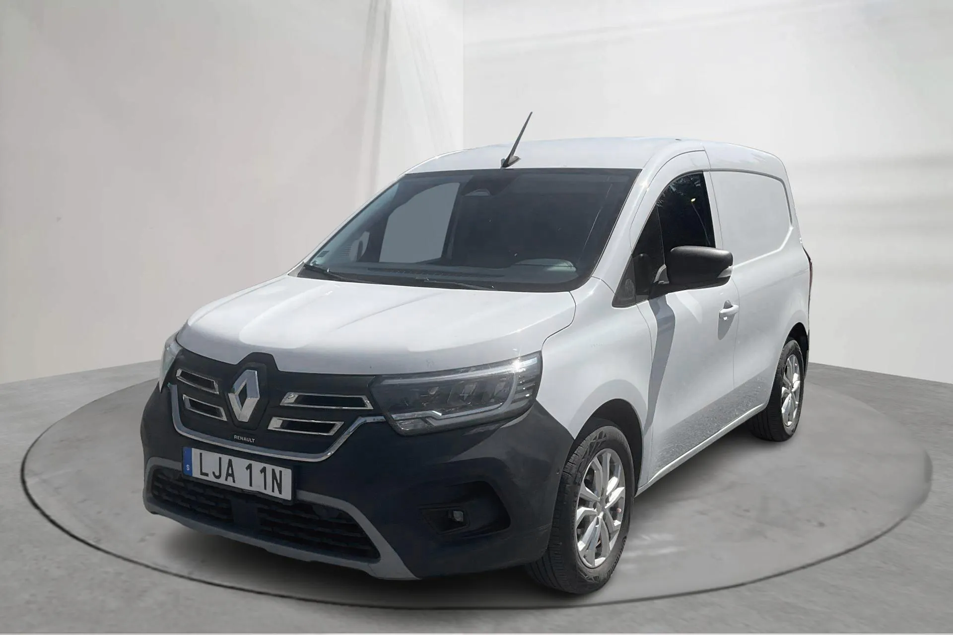 Presentationsfoto 1 av 16: Renault Kangoo E-Tech 45kWh Skåp (120hk) - 1 417 mil - Automat - vit - 2023