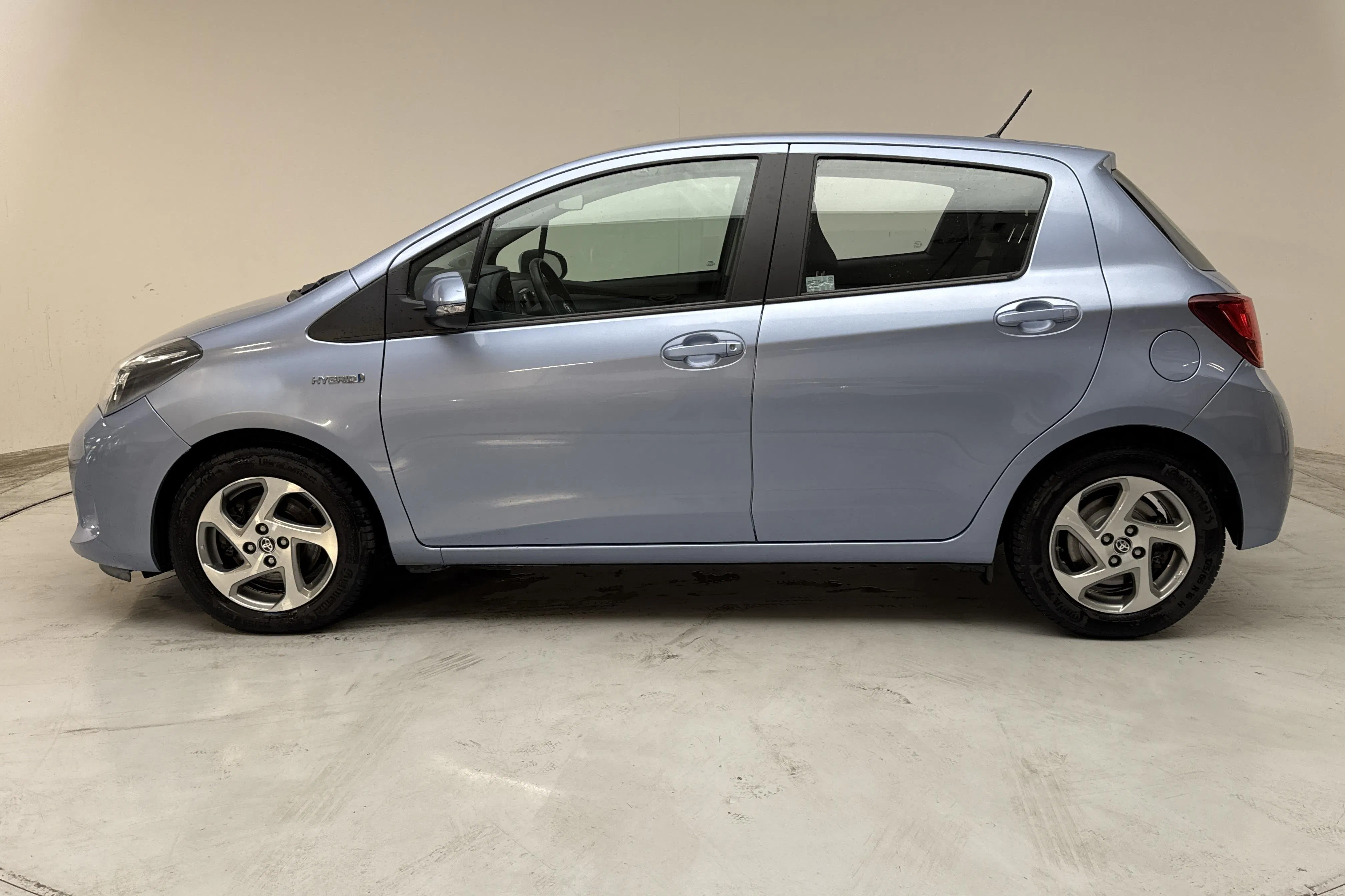 Presentationsfoto 2 av 13: Toyota Yaris 1.5 HSD 5dr (75hk) - 9 112 mil - Automat - Ljusblå - 2016