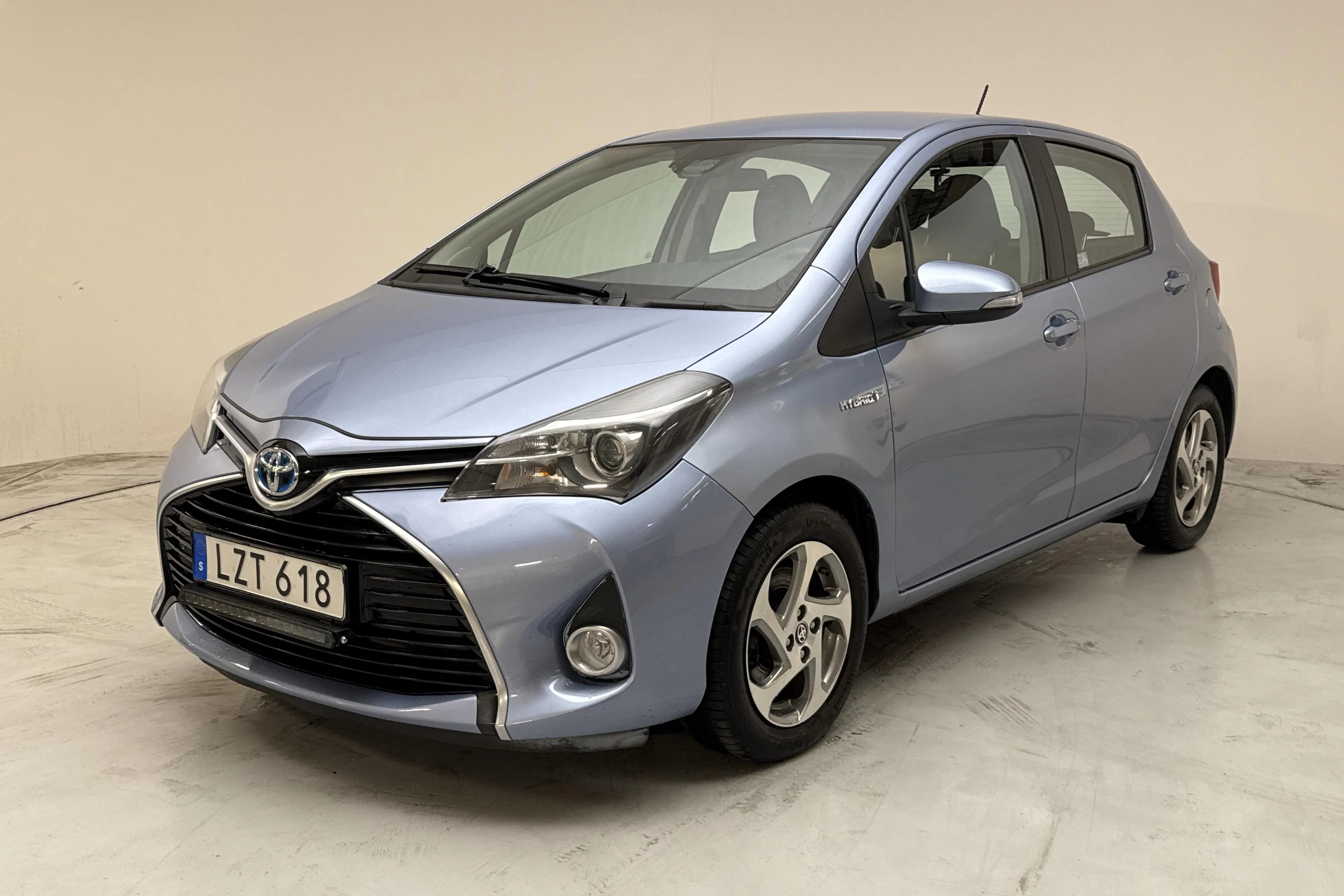 Presentationsfoto 1 av 13: Toyota Yaris 1.5 HSD 5dr (75hk) - 9 112 mil - Automat - Ljusblå - 2016