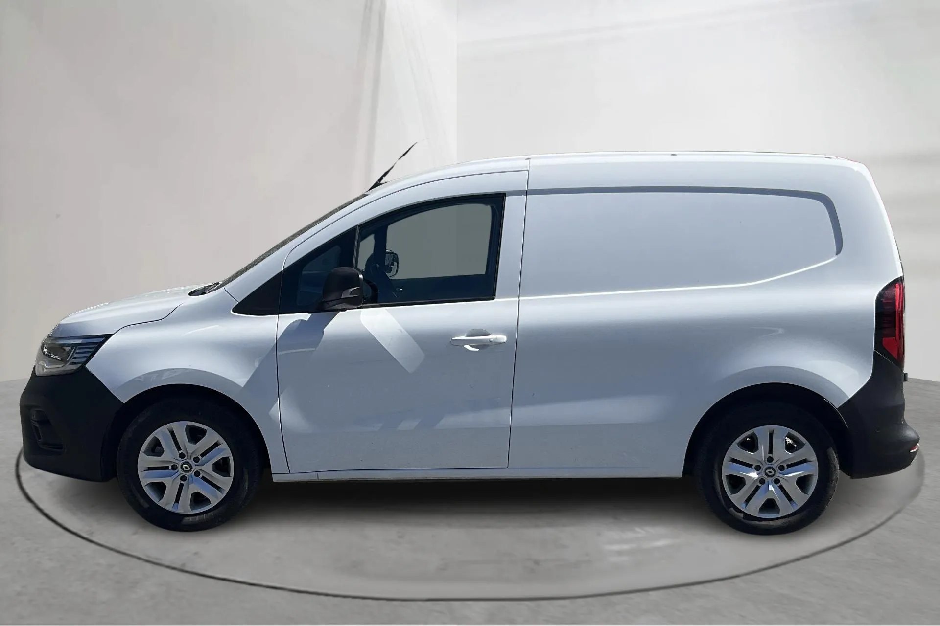 Presentationsfoto 2 av 15: Renault Kangoo E-Tech 45kWh Skåp (120hk) - 1 603 mil - Automat - vit - 2023