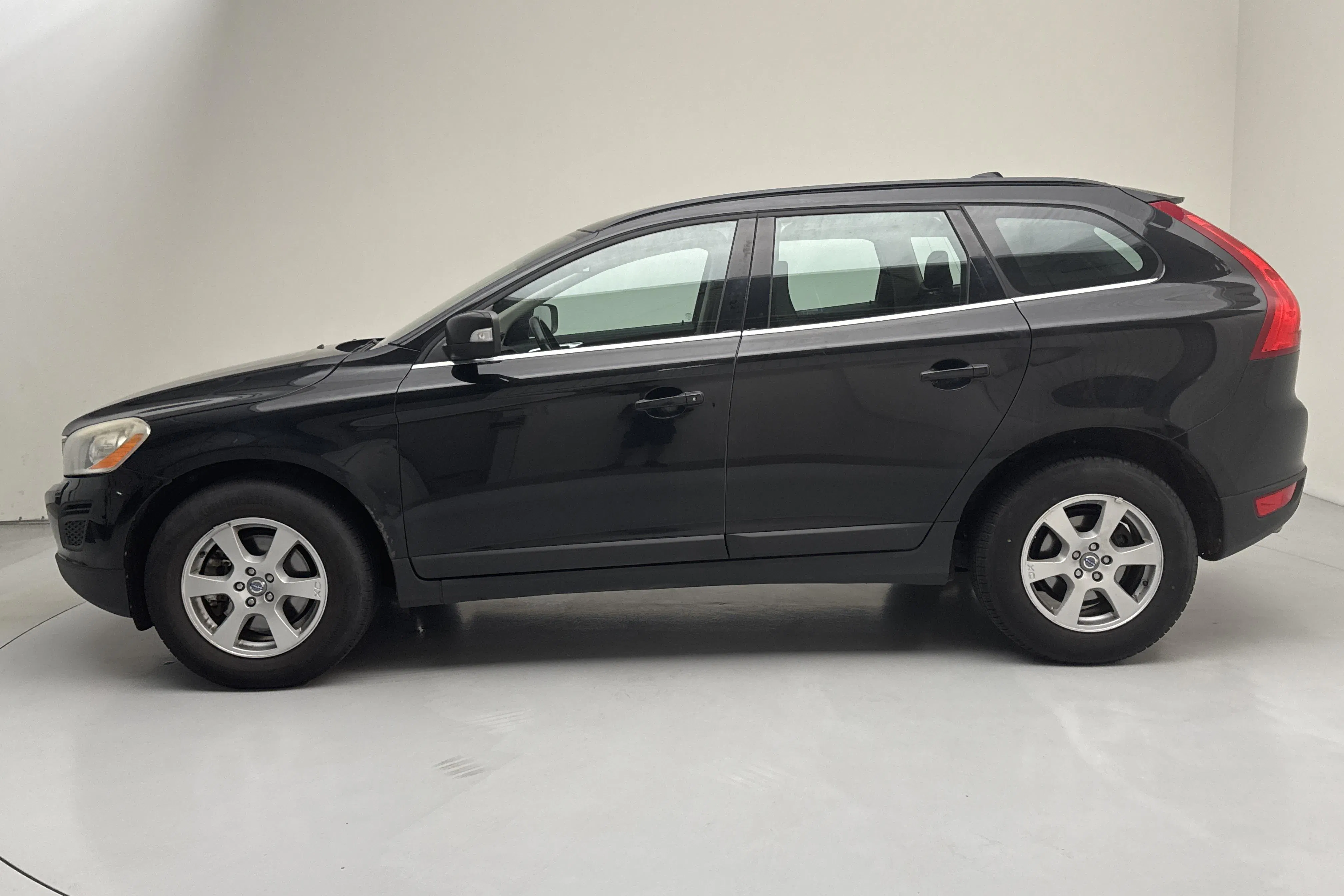 Presentationsfoto 2 av 12: Volvo XC60 D3 AWD (163hk) - 34 823 mil - Automat - svart - 2012