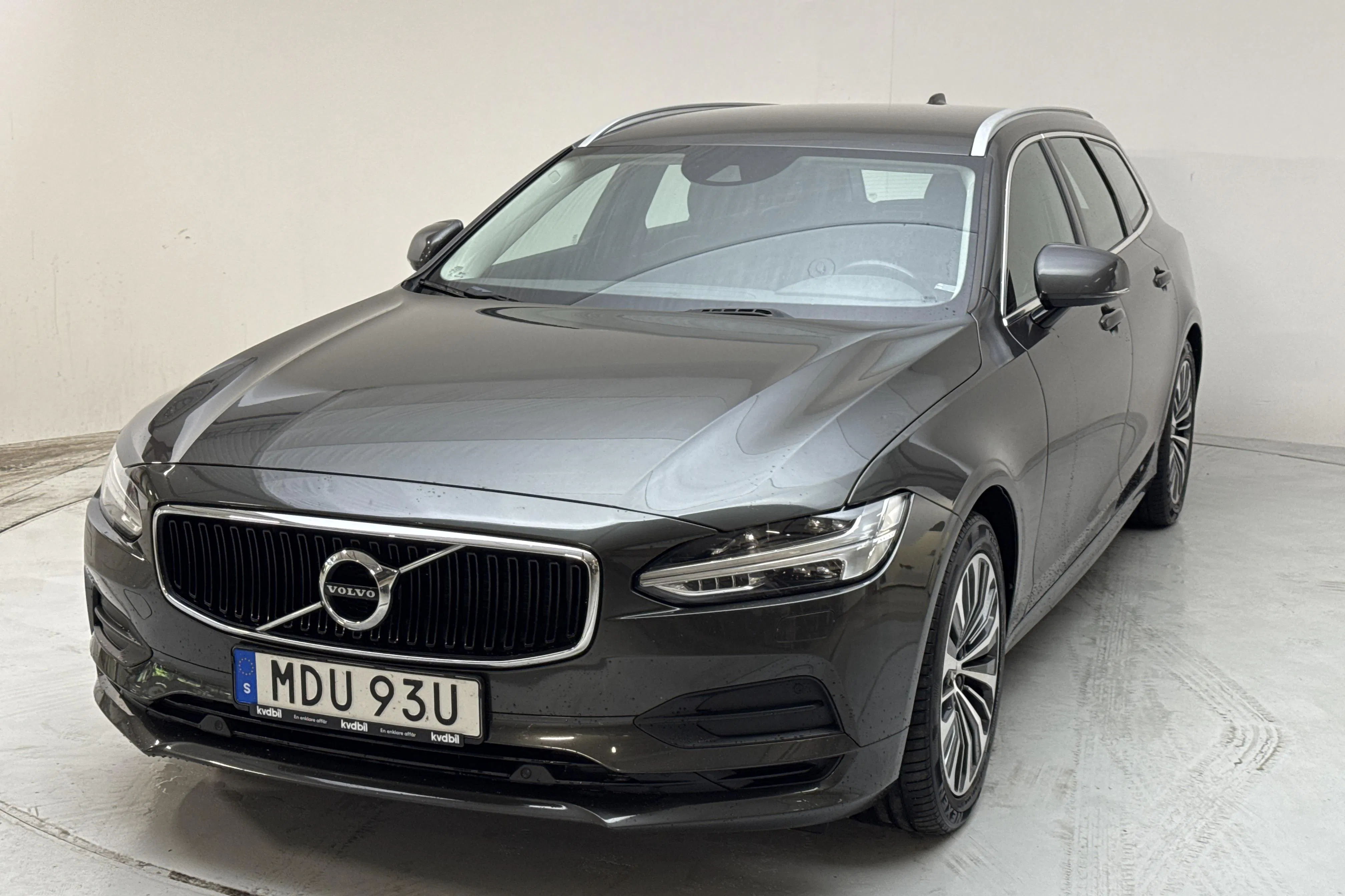 Presentationsfoto 1 av 13: Volvo V90 D4 (190hk) - 18 676 mil - Automat - Mörkgrå - 2020