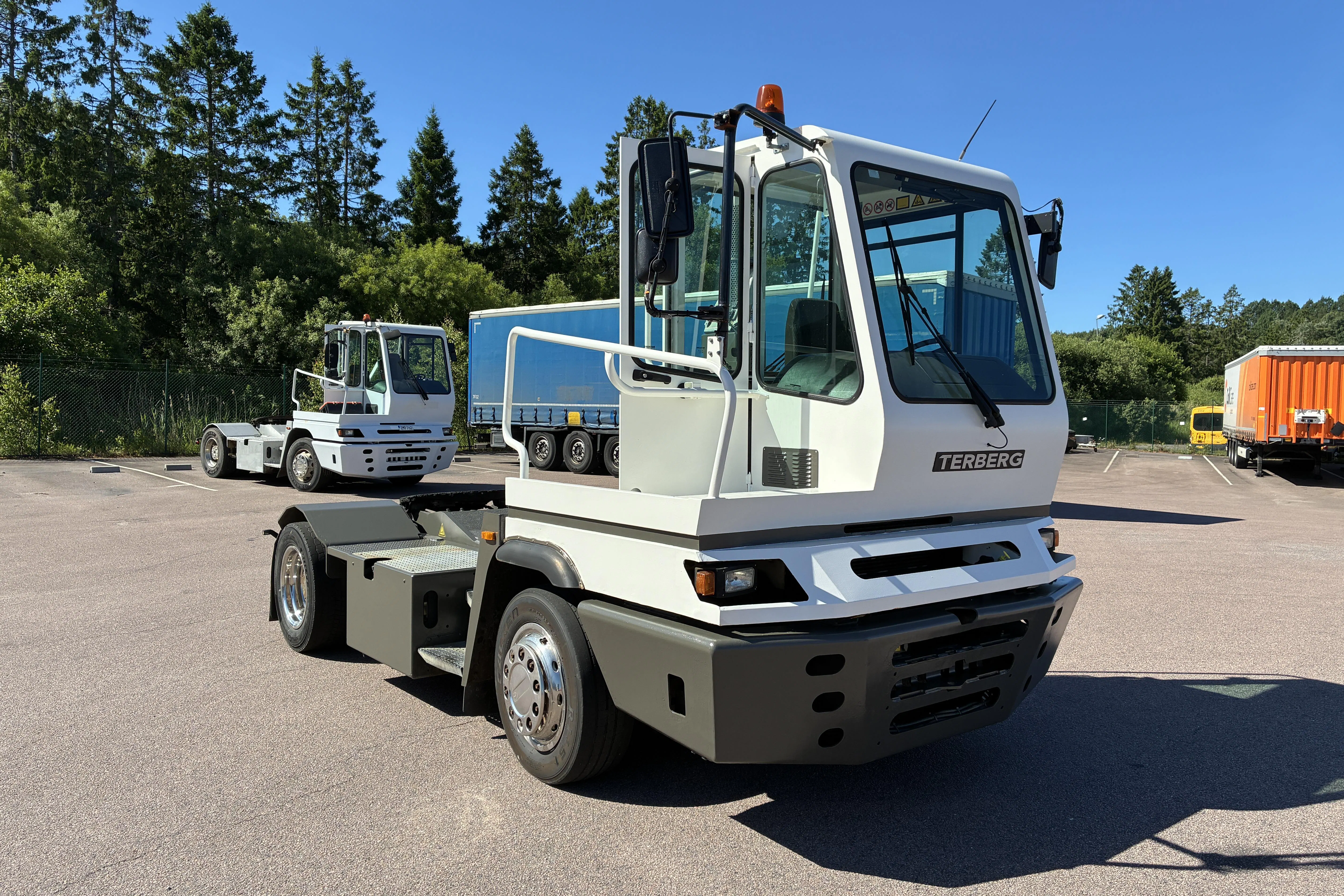 Presentation photo 2 of 37: TERBERG YT222 Terminaltraktor - 0 km - white - 2016