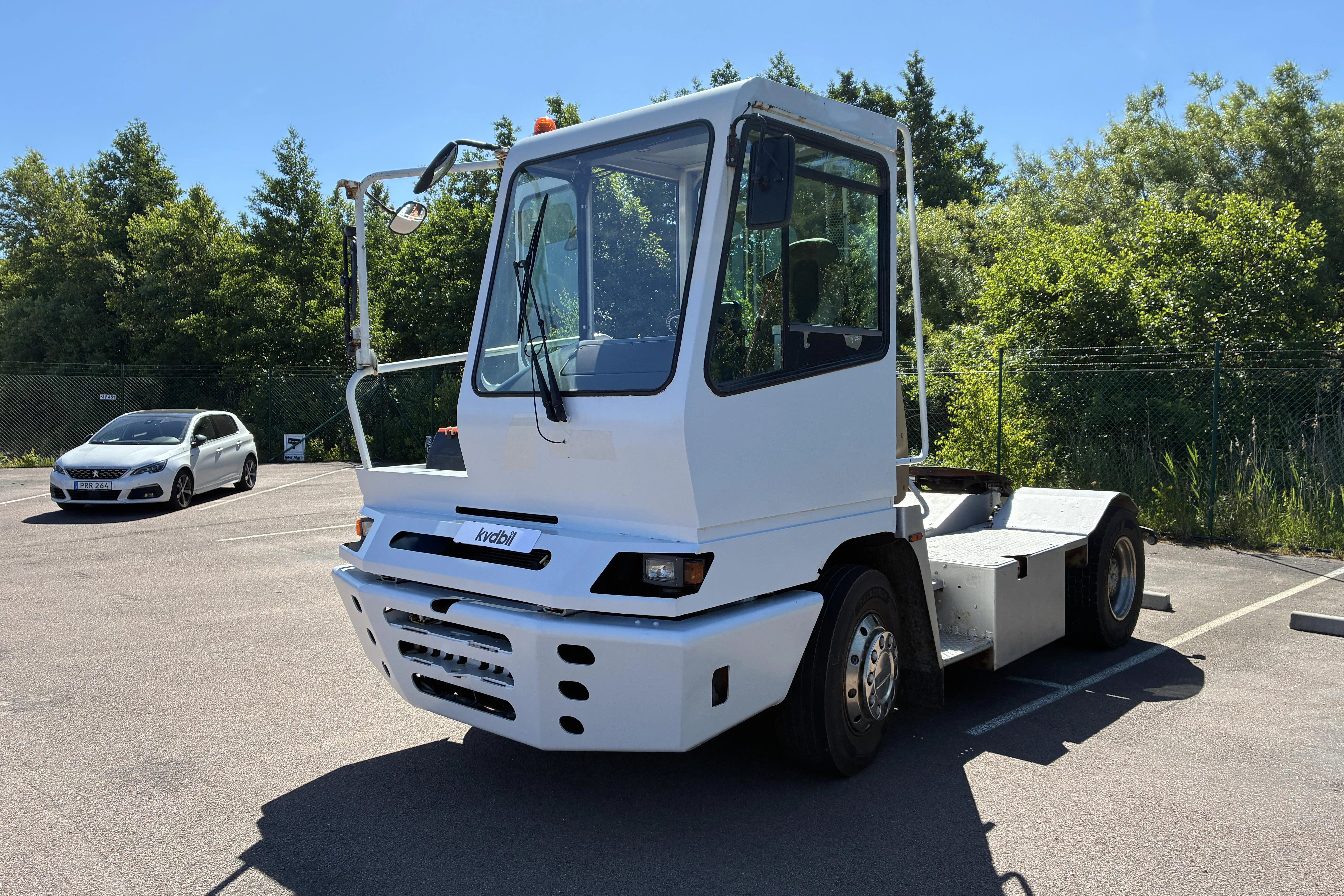 Presentation photo 1 of 38: TERBERG YT182 TERMINALTRAKTOR - 0 km - Automatic - white - 2008