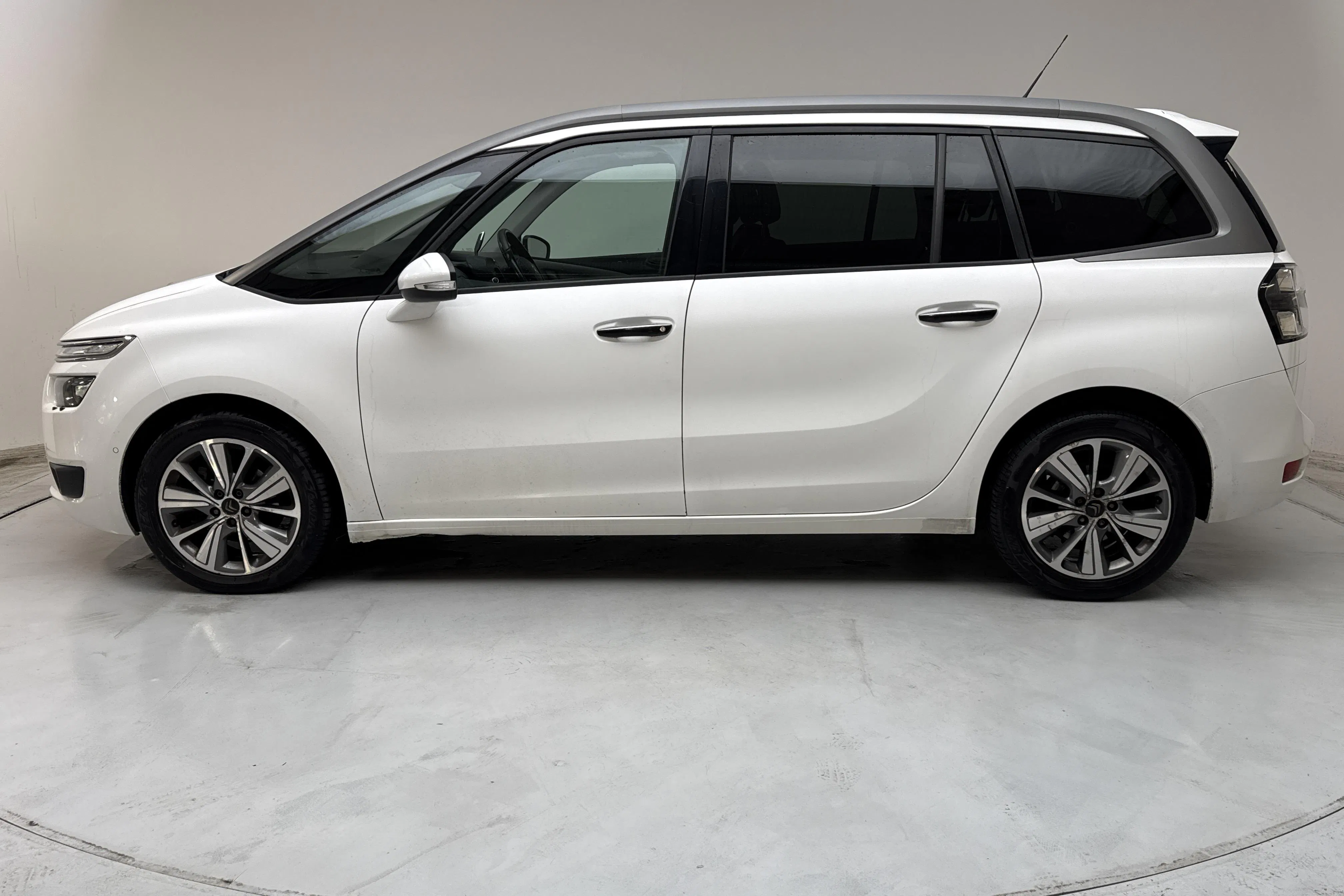 Presentation photo 2 of 15: Citroën C4 Grand Picasso BlueHDi (120hk) - 275 870 km - Automatic - white - 2016
