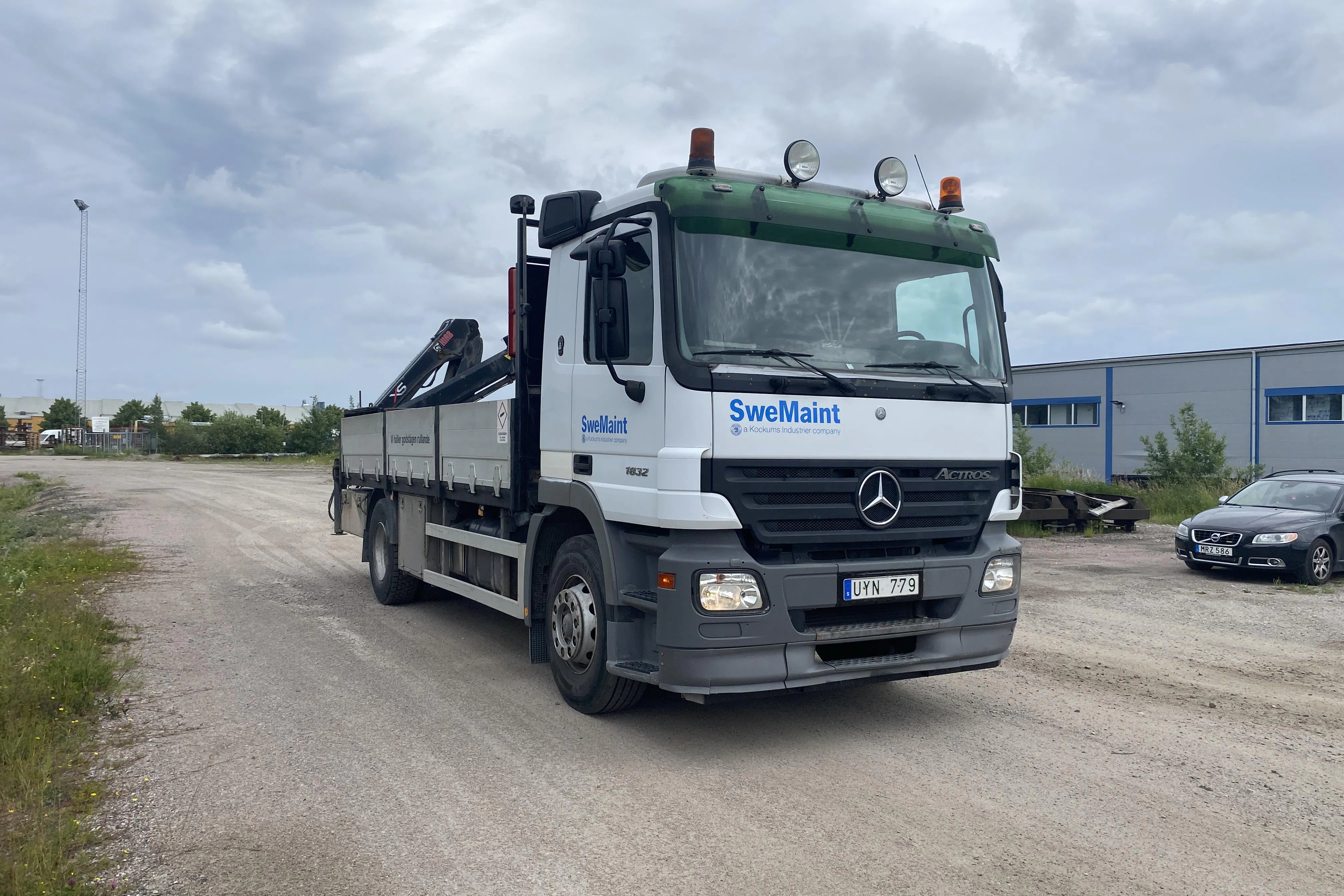Presentation photo 2 of 42: MERCEDES ACTROS 1832 - 543 645 km - Manual - white - 2004