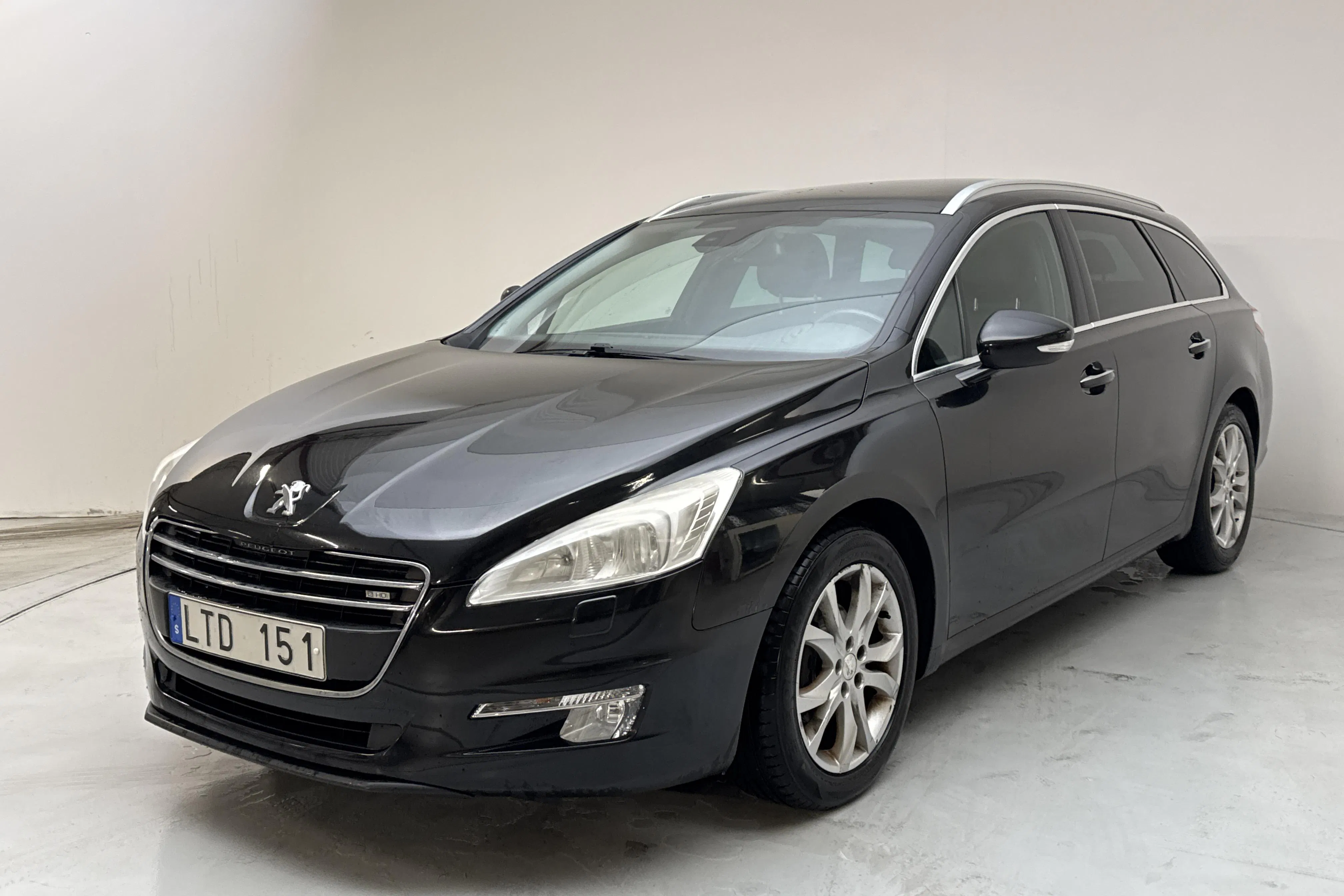 Presentation photo 1 of 13: Peugeot 508 SW e-1.6 HDi (112hk) - 194 910 km - Automatic - black - 2011