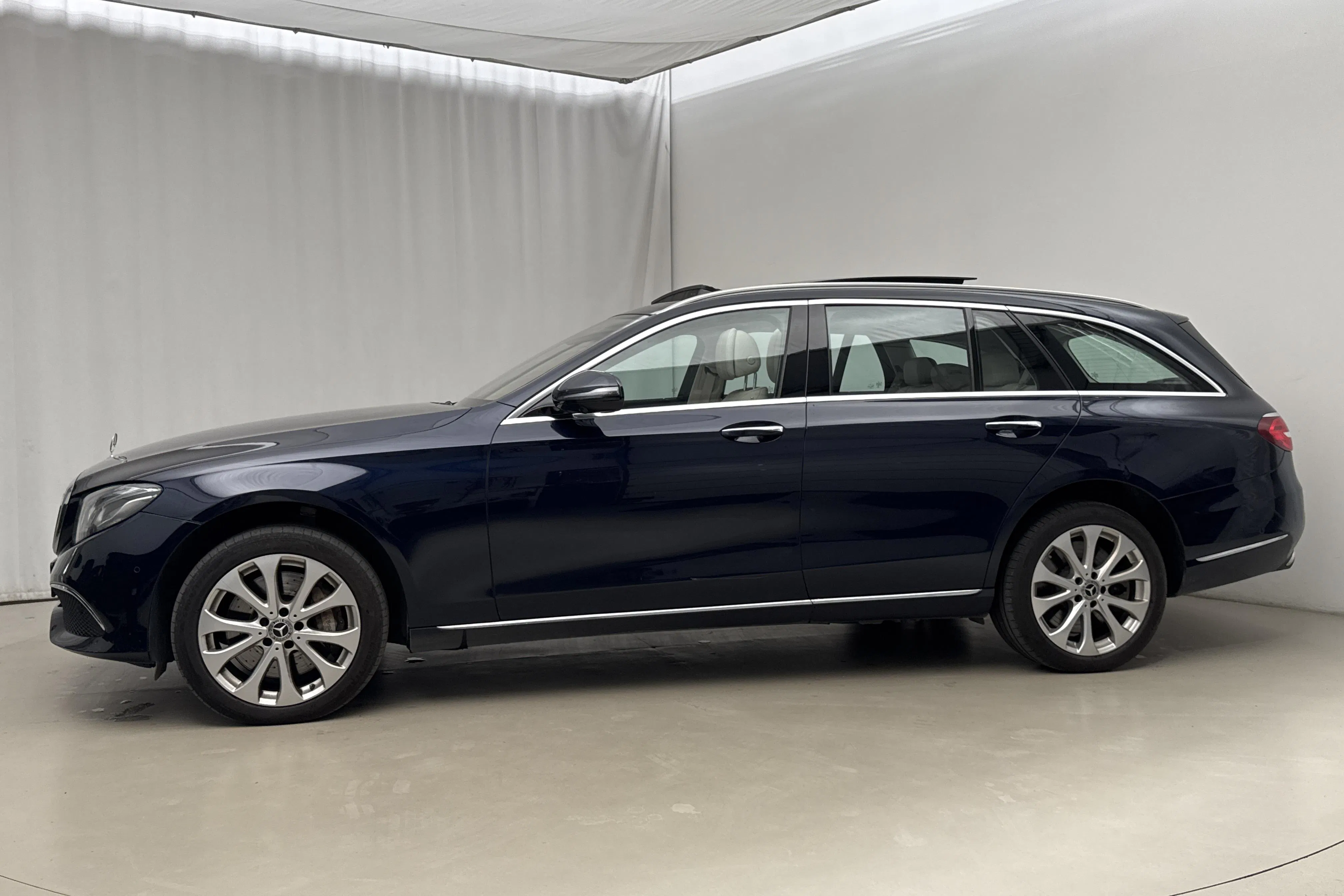 Presentation photo 2 of 19: Mercedes E 400 4MATIC Kombi S213 (333hk) - 150 270 km - Automatic - dark blue - 2018