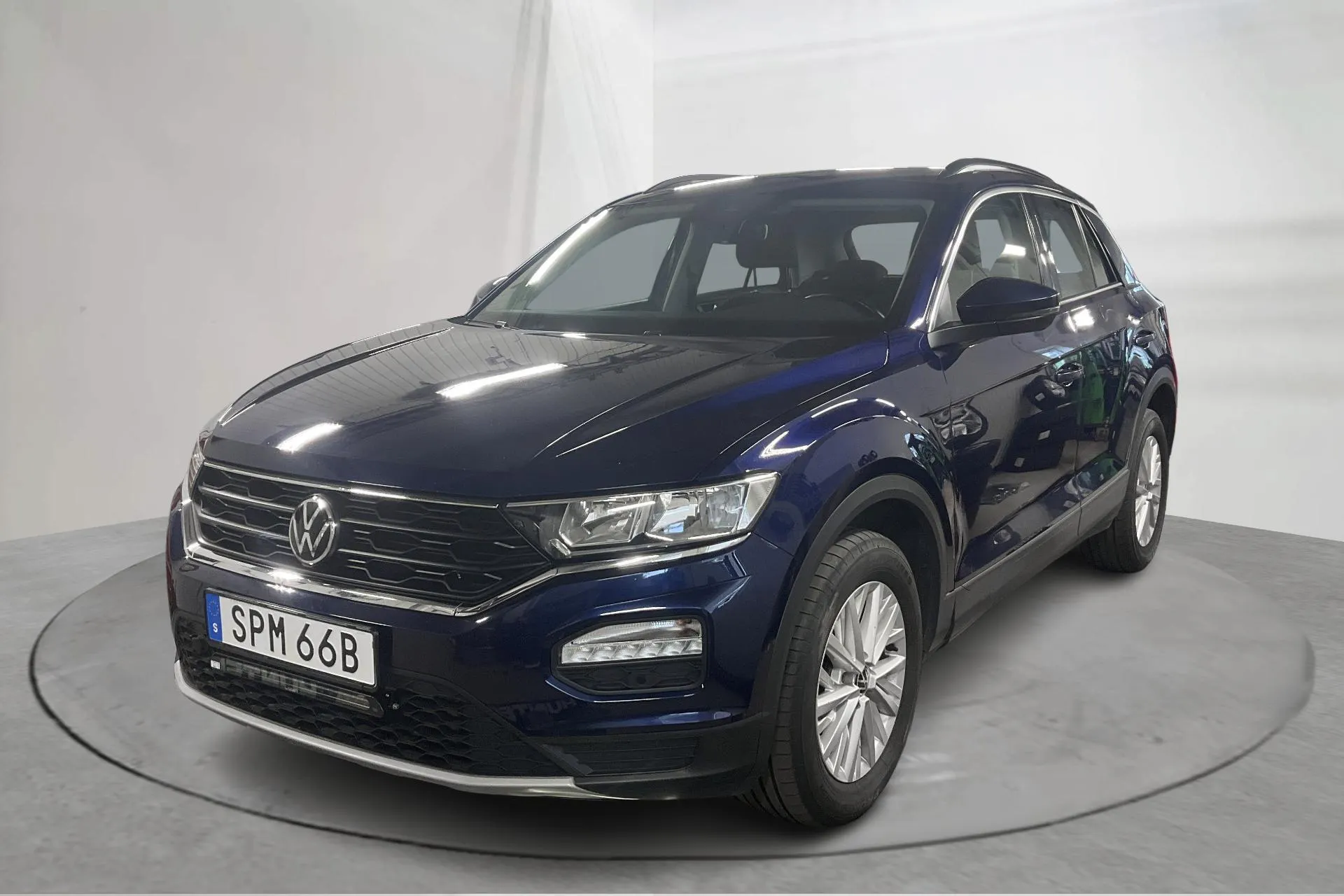 Presentation photo 1 of 13: VW T-Roc 2.0 TDI 4MOTION (150hk) - 14 843 Scandinavian mile - Automatic - dark blue - 2021