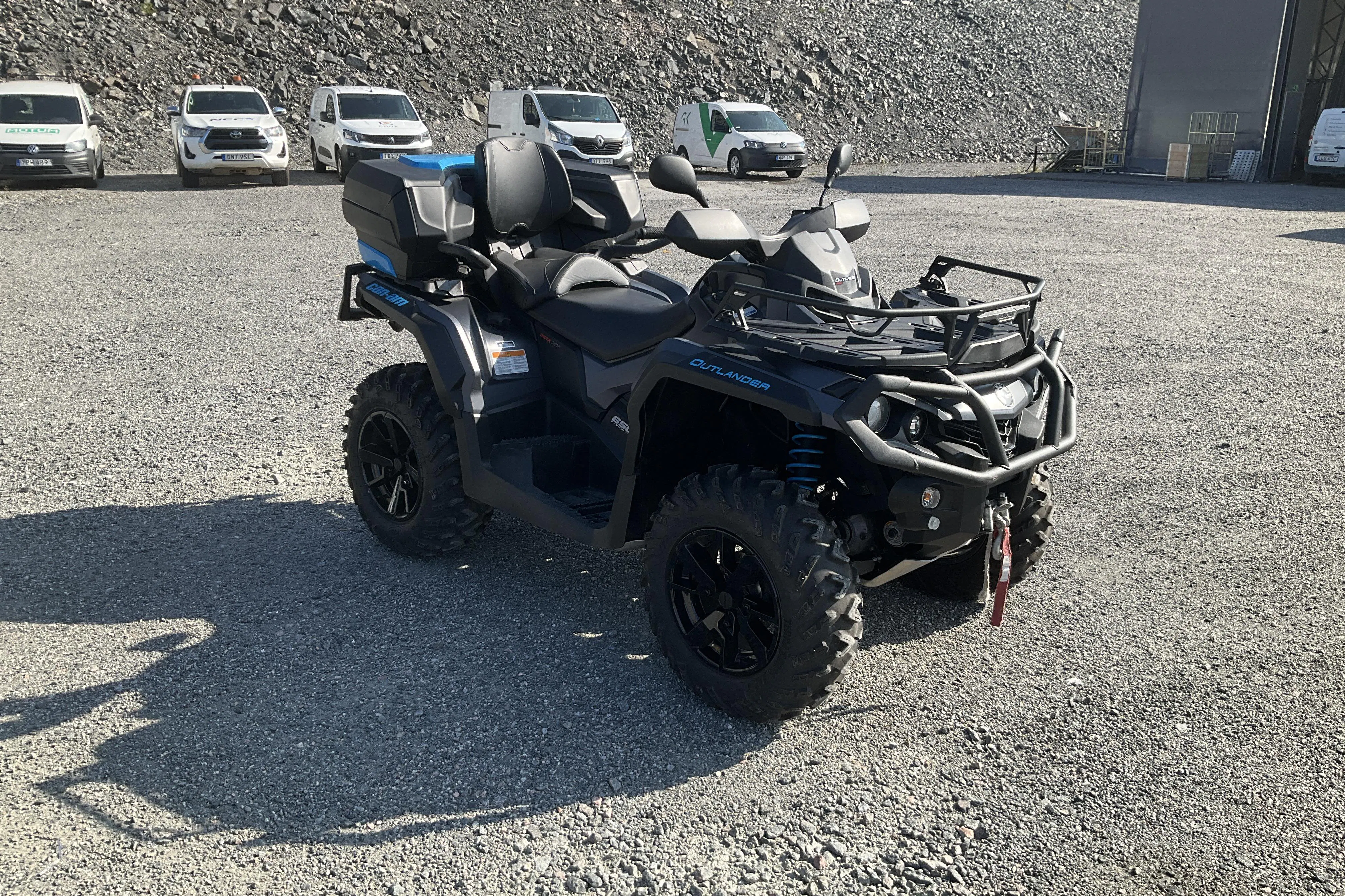 Presentation photo 1 of 18: can-am OUTLANDER 650 MAX XT ATV - 1 510 km - Automatic - 2019