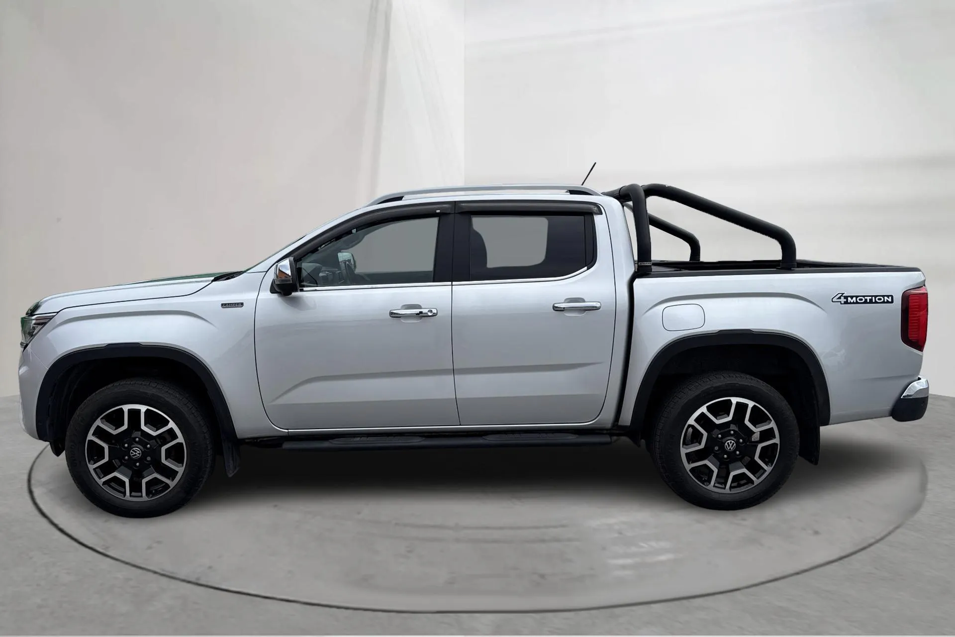 Presentationsfoto 2 av 21: VW Amarok 3.0 TDI 4motion (240hk) - 8 930 mil - Automat - grå - 2023