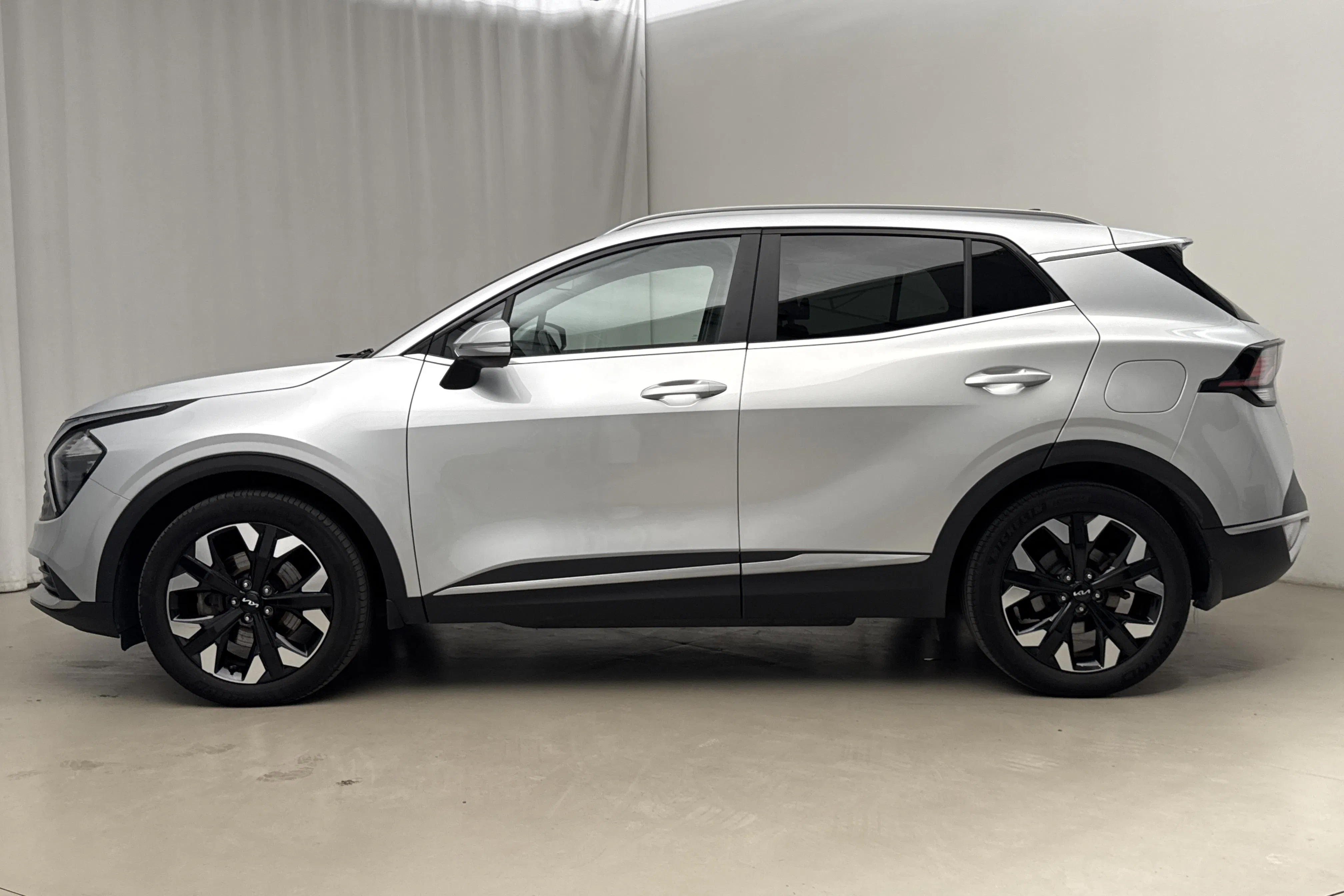Presentationsfoto 2 av 20: KIA Sportage PHEV AWD (265hk) - 10 396 mil - Automat - grå - 2022