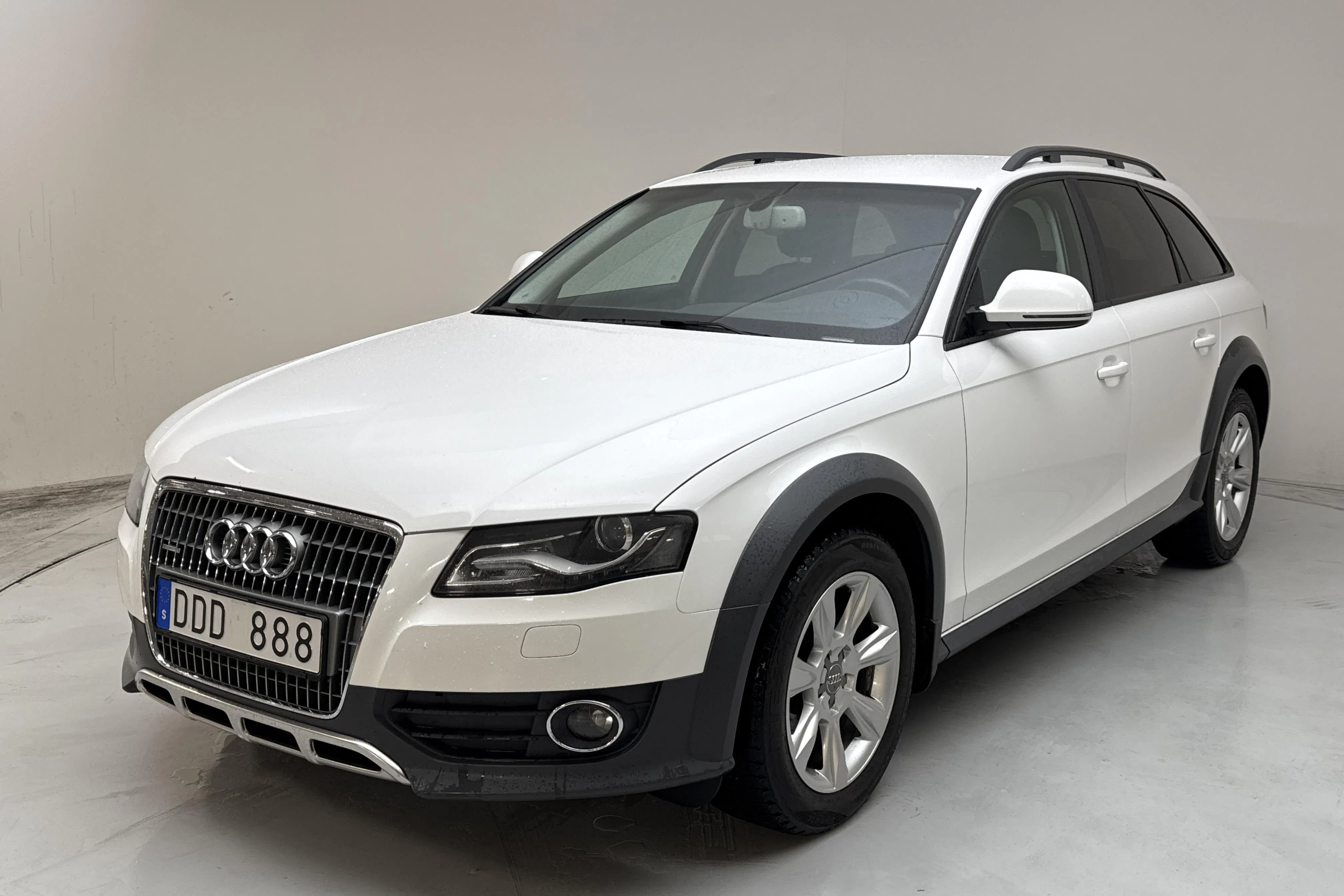 Presentationsfoto 1 av 14: Audi A4 Allroad 2.0 TDI Avant quattro (170hk) - 17 113 mil - Manuell - vit - 2010