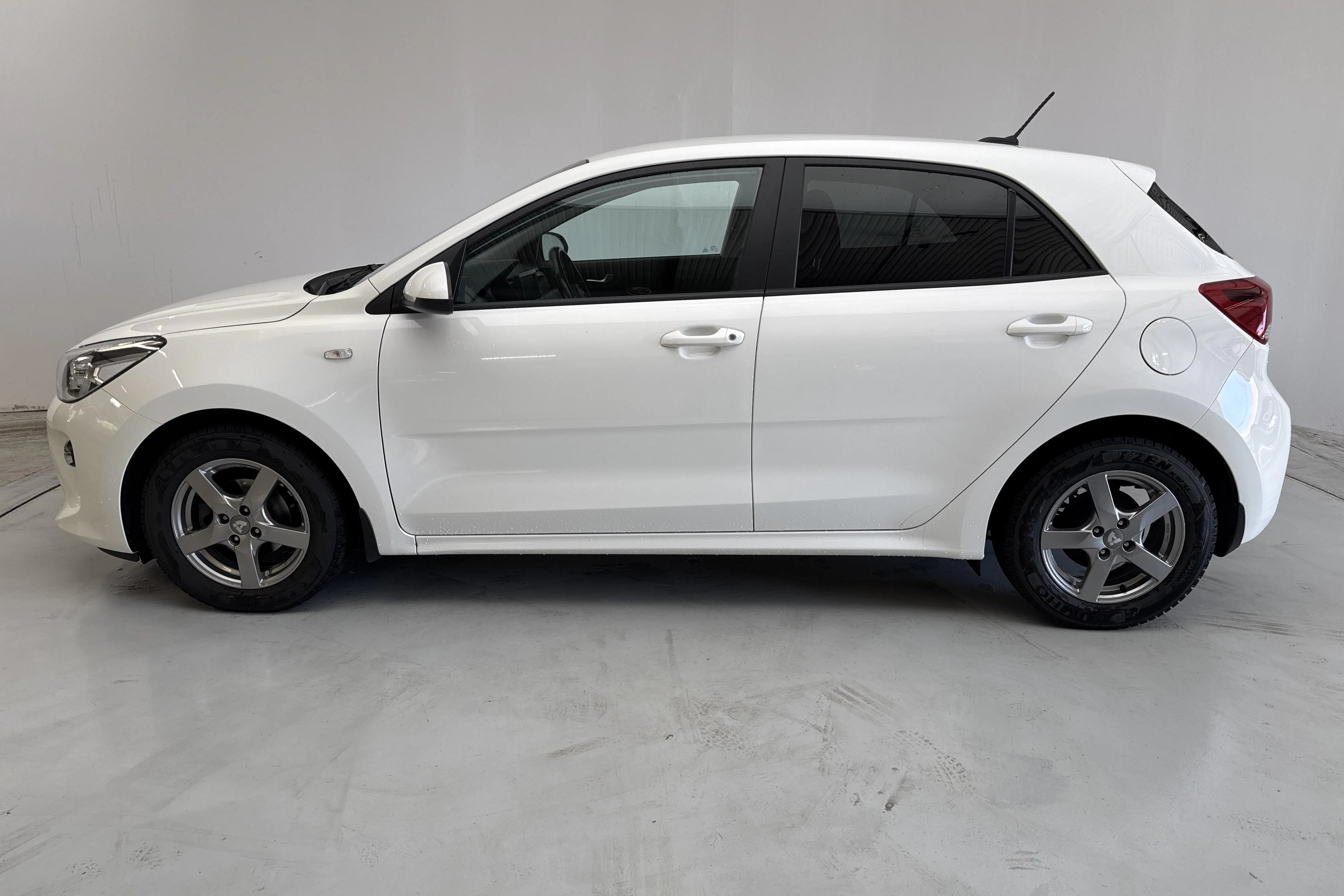 Presentation photo 2 of 12: KIA Rio 1.2 (84hk) - 37 080 km - Manual - white - 2020