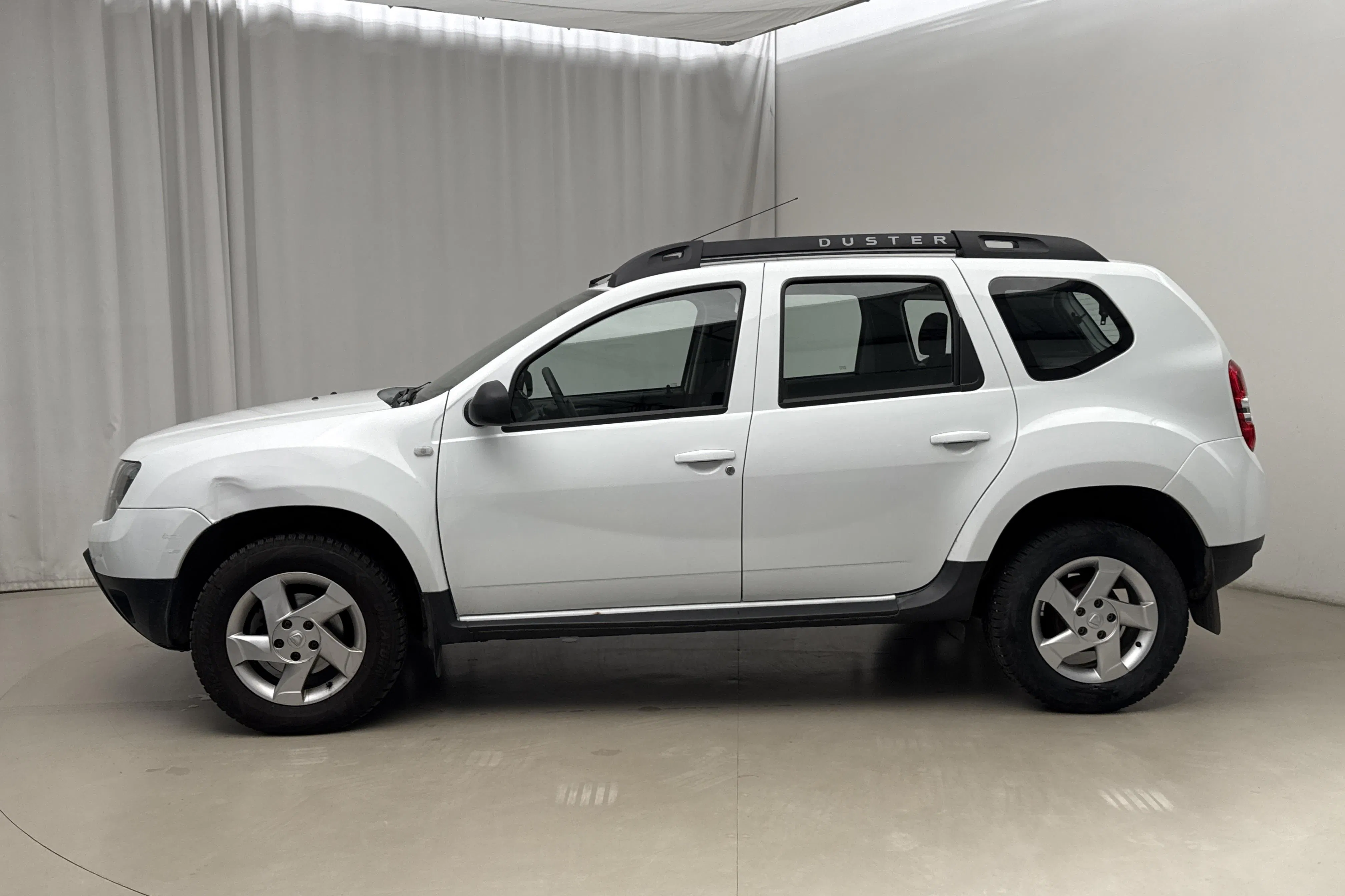 Presentation photo 2 of 13: Dacia Duster 1.5 dCi 4x2 (109hk) - 78 870 km - Manual - white - 2014