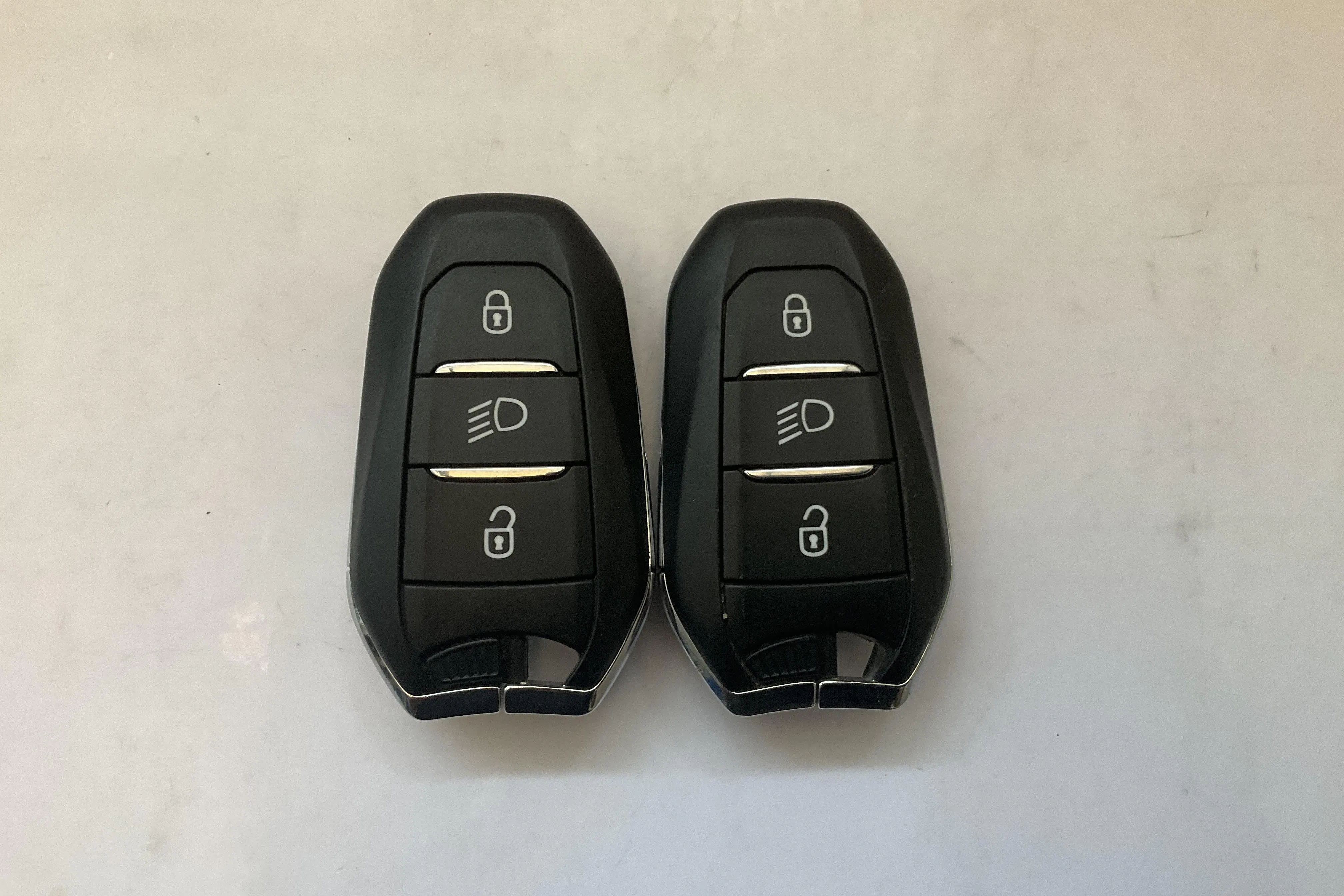 Presentationsfoto 11 av 11: Peugeot 3008 1.6 PureTech (180hk) - 12 015 mil - Automat - vit - 2019