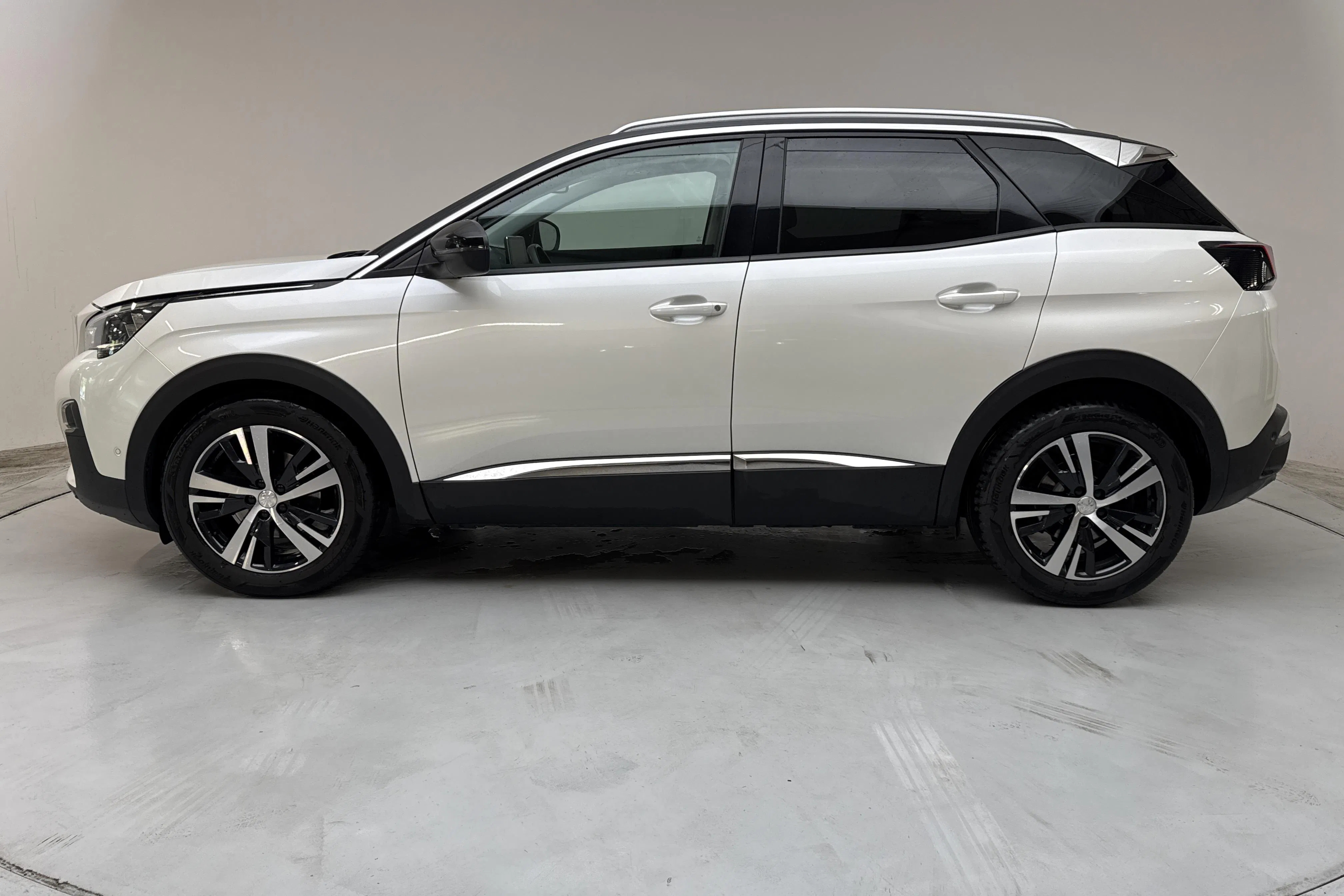 Presentationsfoto 2 av 11: Peugeot 3008 1.6 PureTech (180hk) - 12 015 mil - Automat - vit - 2019