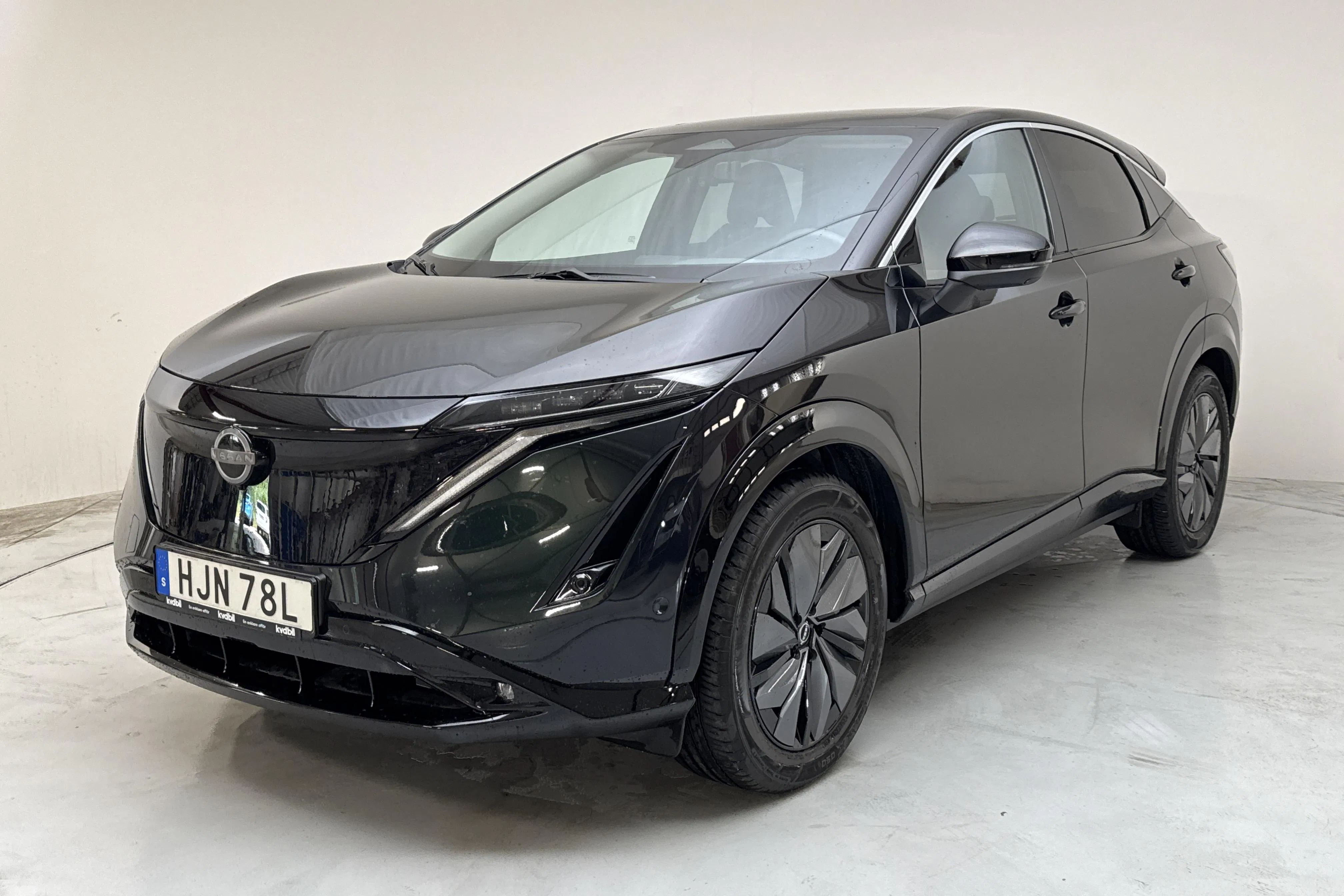Presentation photo 1 of 17: Nissan Ariya 63kWh (217hk) - 7 870 km - Automatic - dark green - 2025