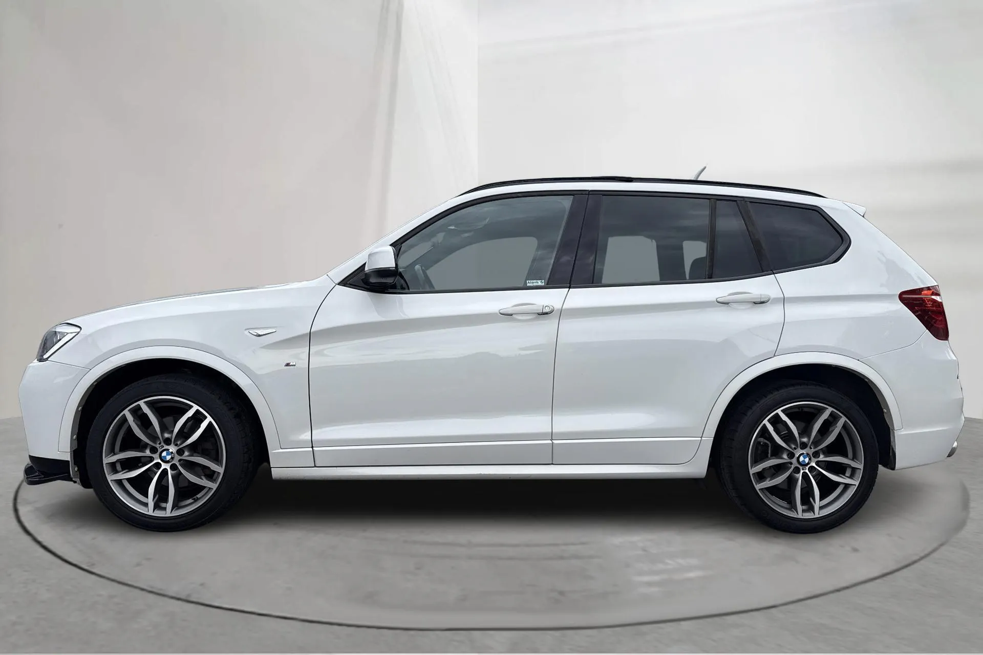 Presentationsfoto 2 av 21: BMW X3 xDrive30d, F25 (258hk) - 25 805 mil - Automat - vit - 2015