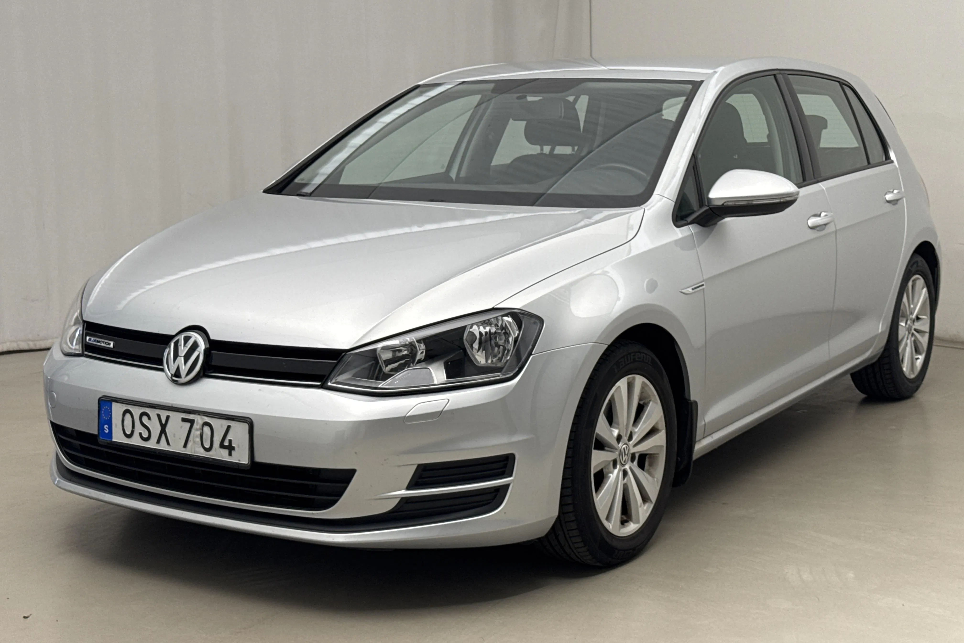 Presentationsfoto 1 av 15: VW Golf VII 1.6 TDI BlueMotion 5dr (110hk) - 14 202 mil - Manuell - silver - 2015