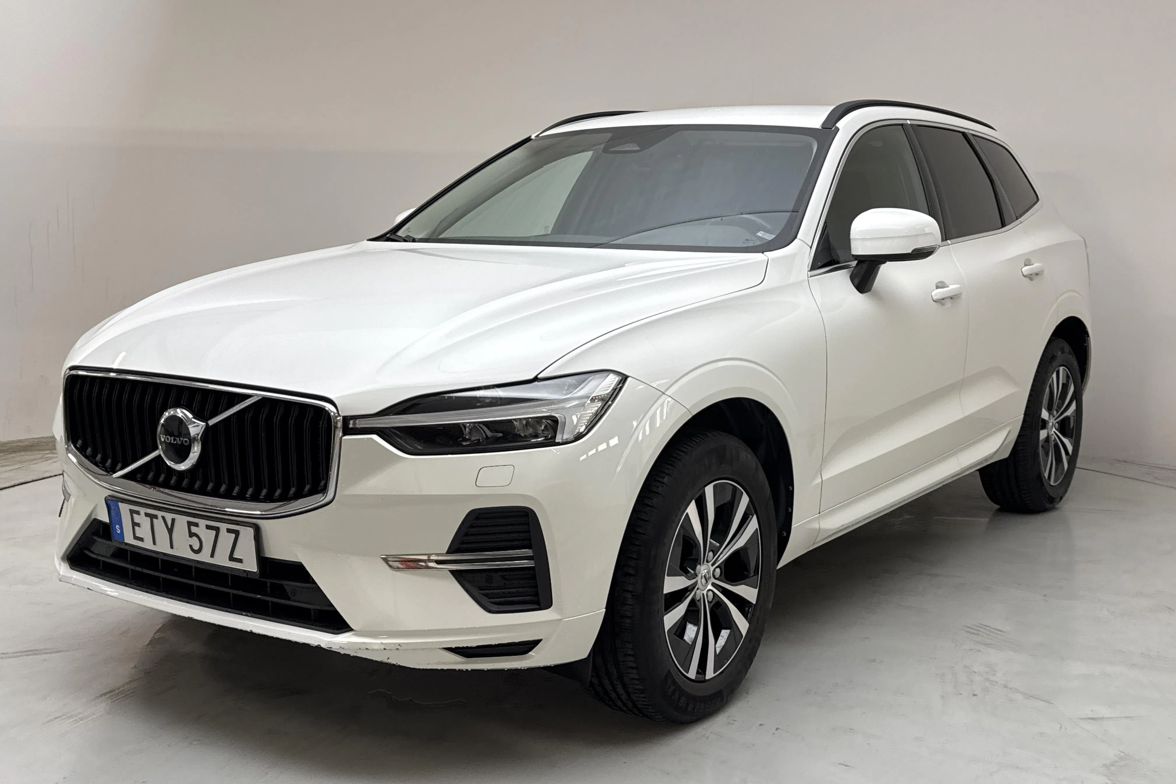 Presentation photo 1 of 16: Volvo XC60 B4 2WD Mildhybrid, Diesel (197hk) - 228 020 km - Automatic - white - 2022