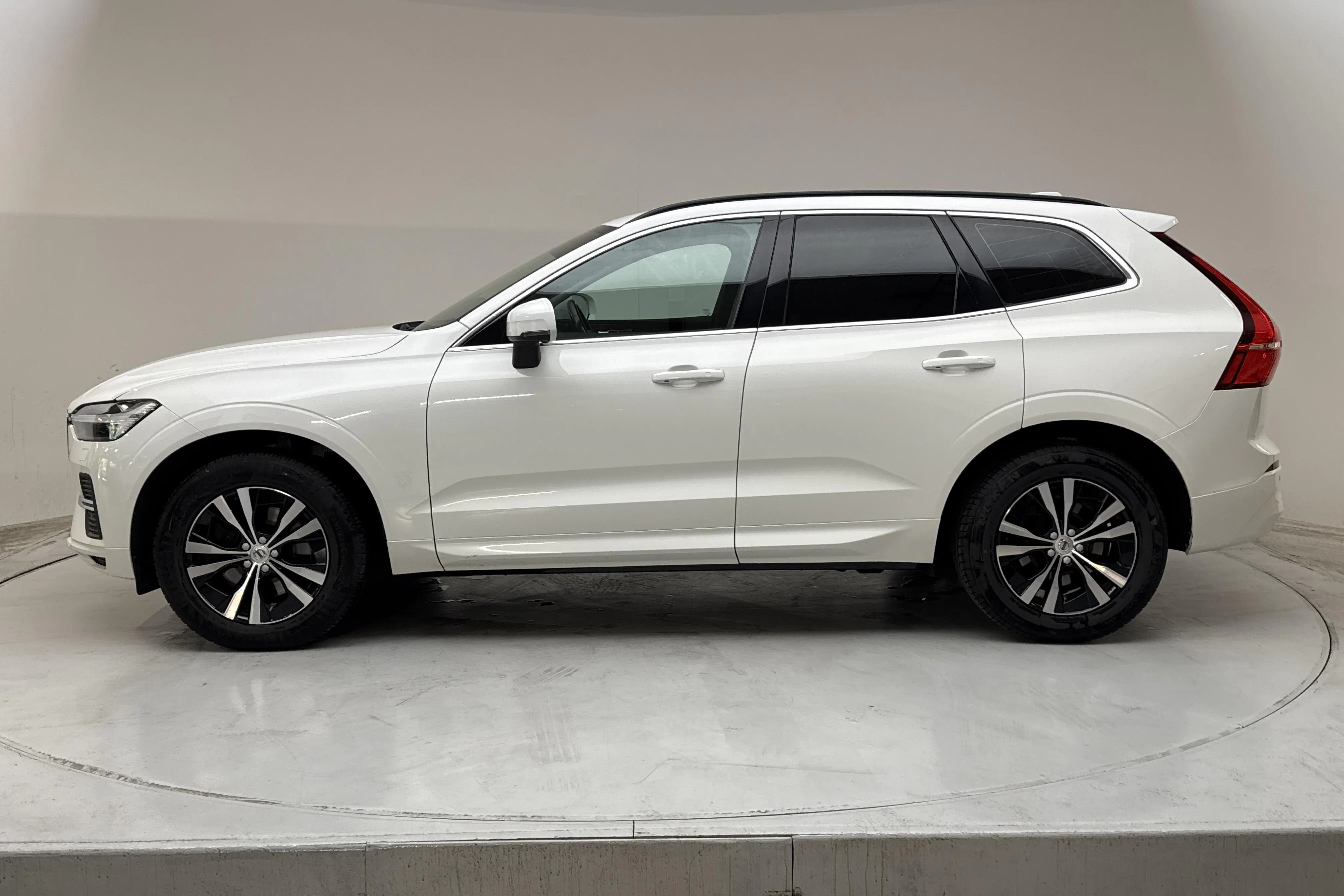Presentation photo 2 of 16: Volvo XC60 B4 2WD Mildhybrid, Diesel (197hk) - 228 020 km - Automatic - white - 2022
