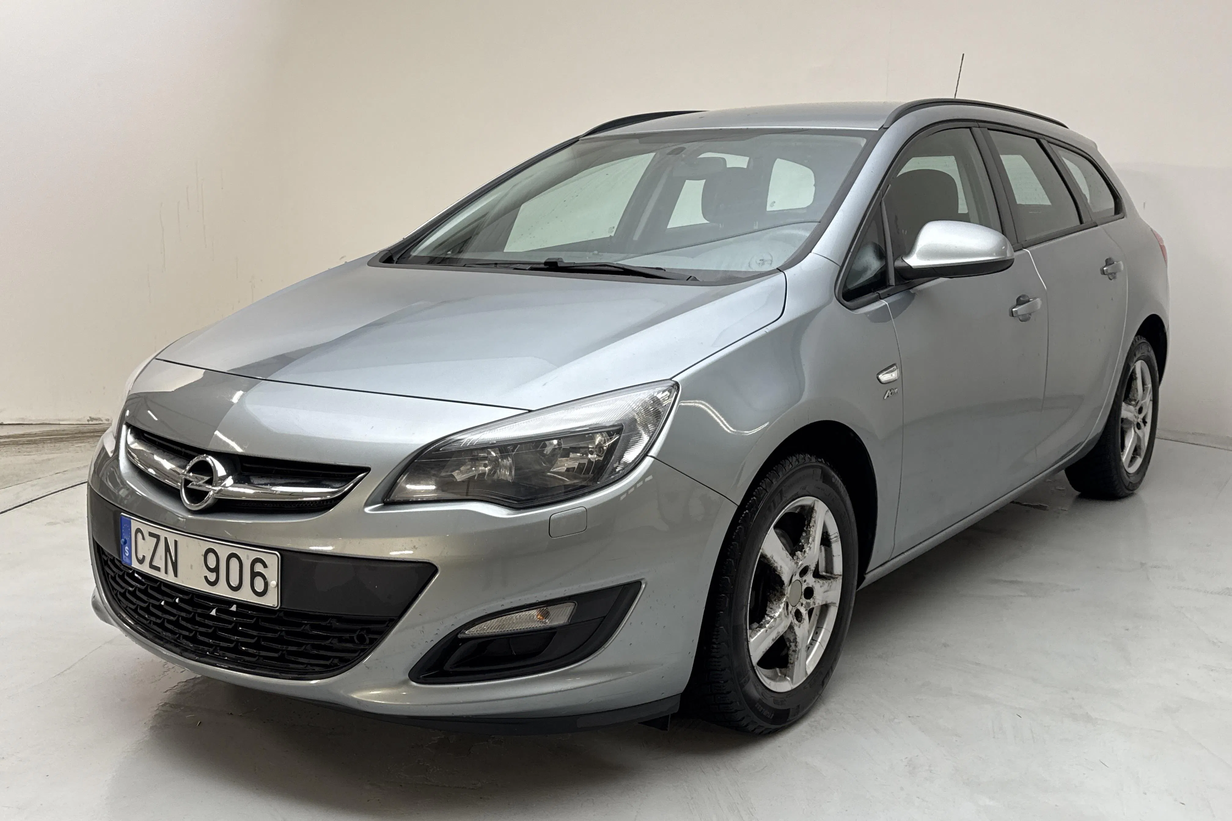 Presentation photo 1 of 12: Opel Astra 1.6 ECOTEC Sports Tourer (115hk) - 137 010 km - Manual - gray - 2014