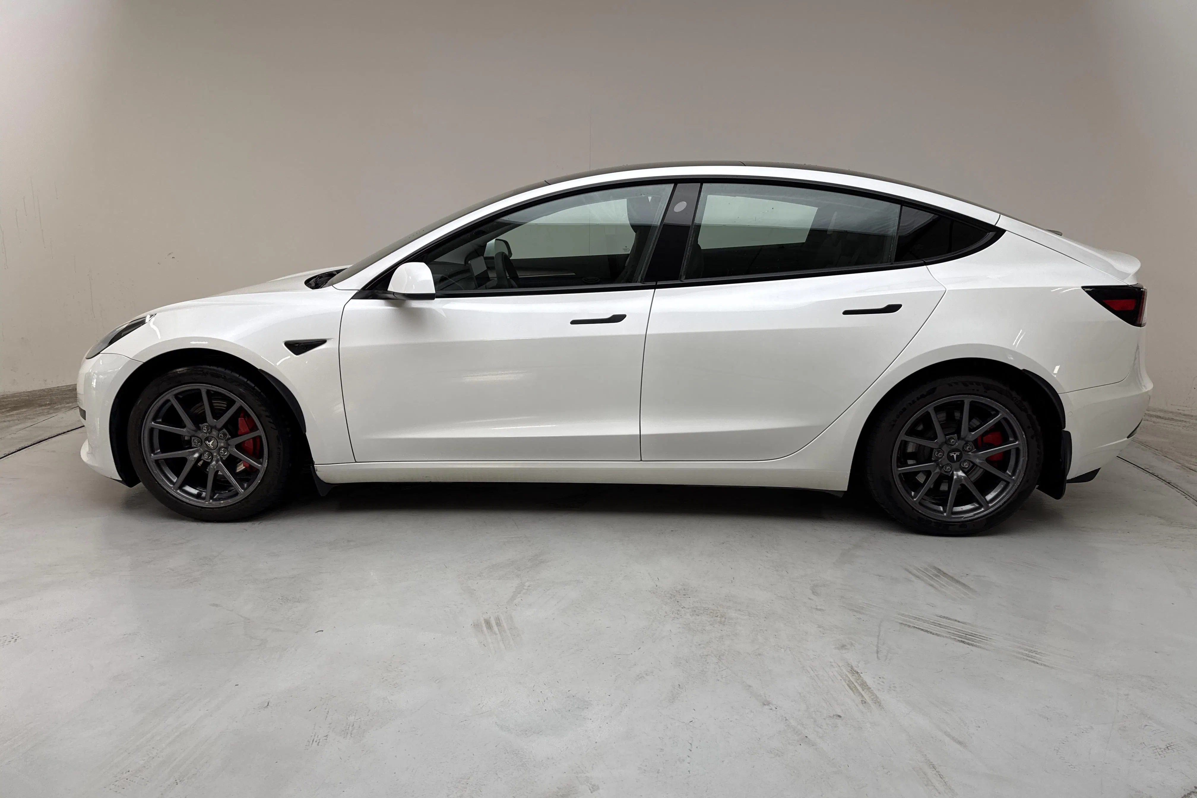 Esittelykuva 2 osoitteesta 18: Tesla Model 3 Standard Range RWD - 77 210 km - Automaattinen - valkoinen - 2021