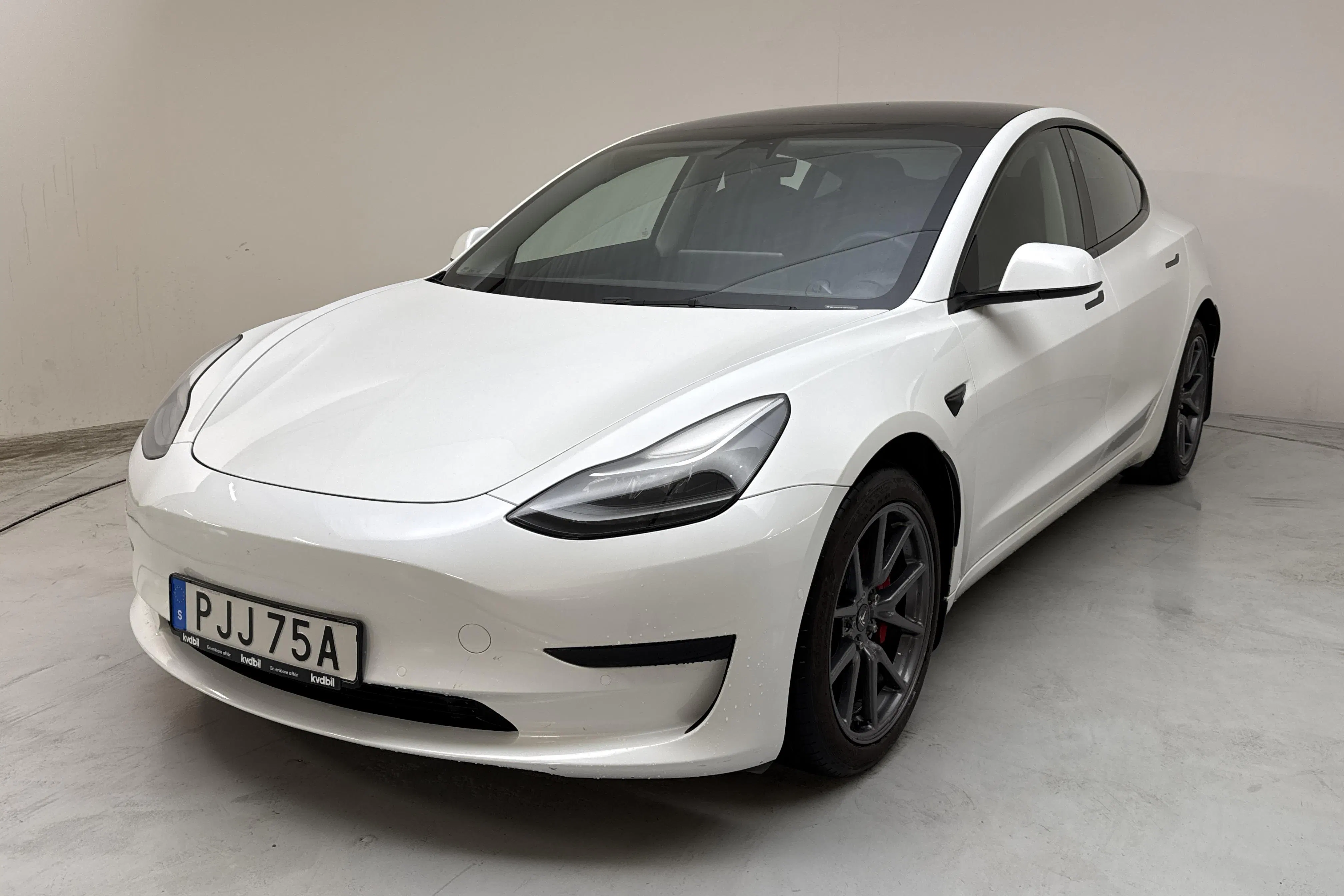 Esittelykuva 1 osoitteesta 18: Tesla Model 3 Standard Range RWD - 77 210 km - Automaattinen - valkoinen - 2021