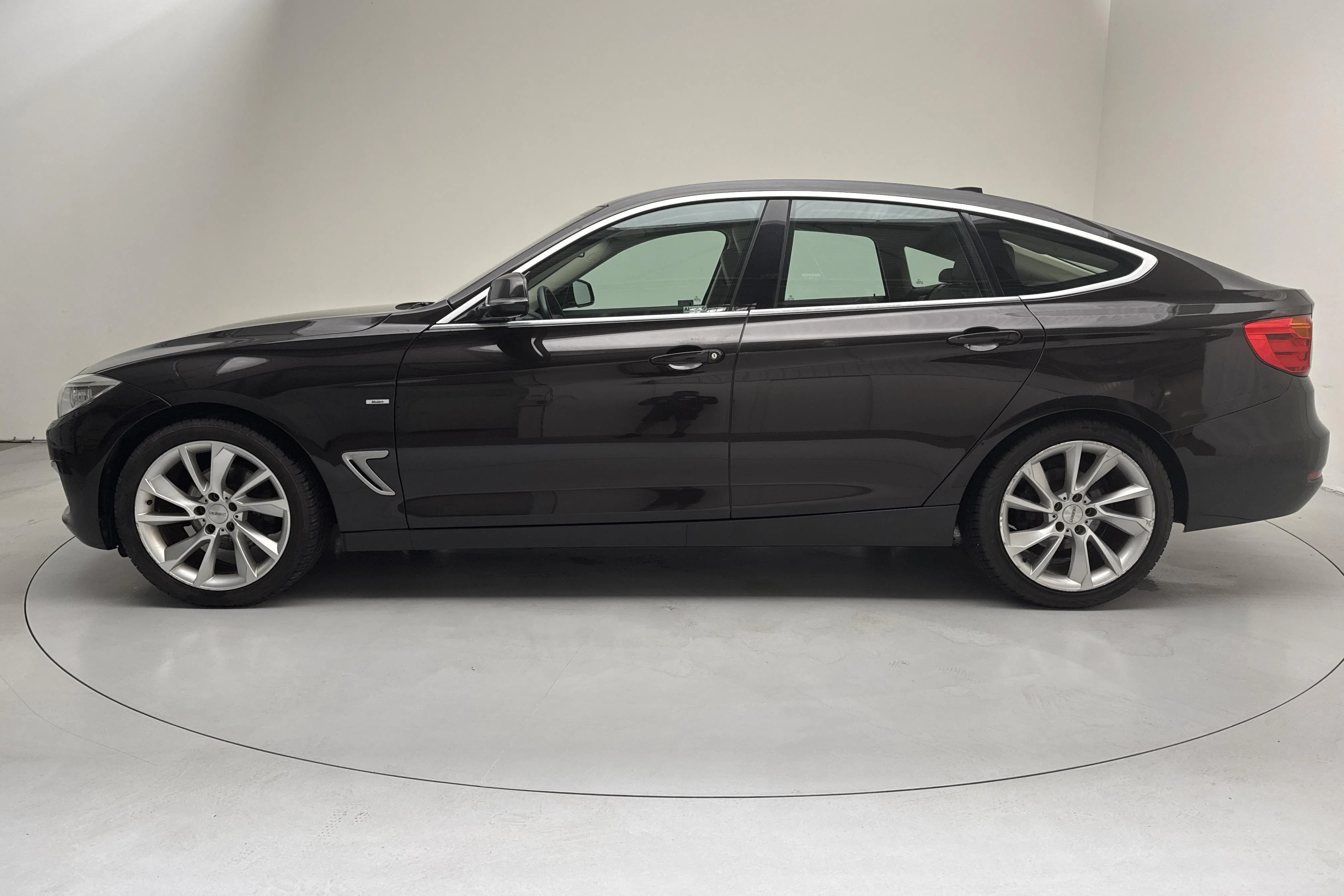 Presentation photo 2 of 13: BMW 320d GT xDrive, F34 (184hk) - 267 550 km - Automatic - dark brown - 2014