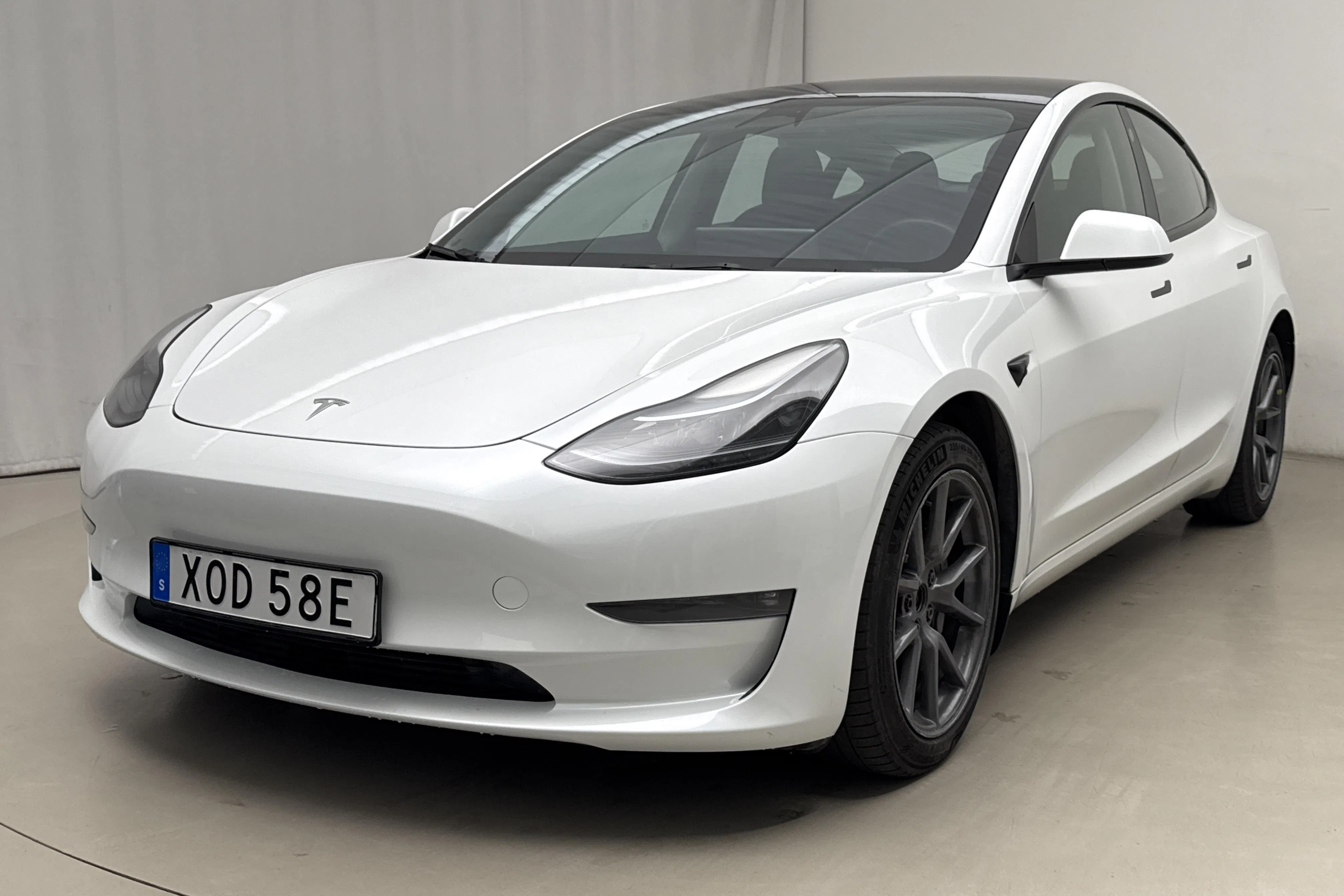 Presentation photo 1 of 23: Tesla Model 3 Long Range Dual Motor AWD - 135 690 km - Automatic - white - 2023