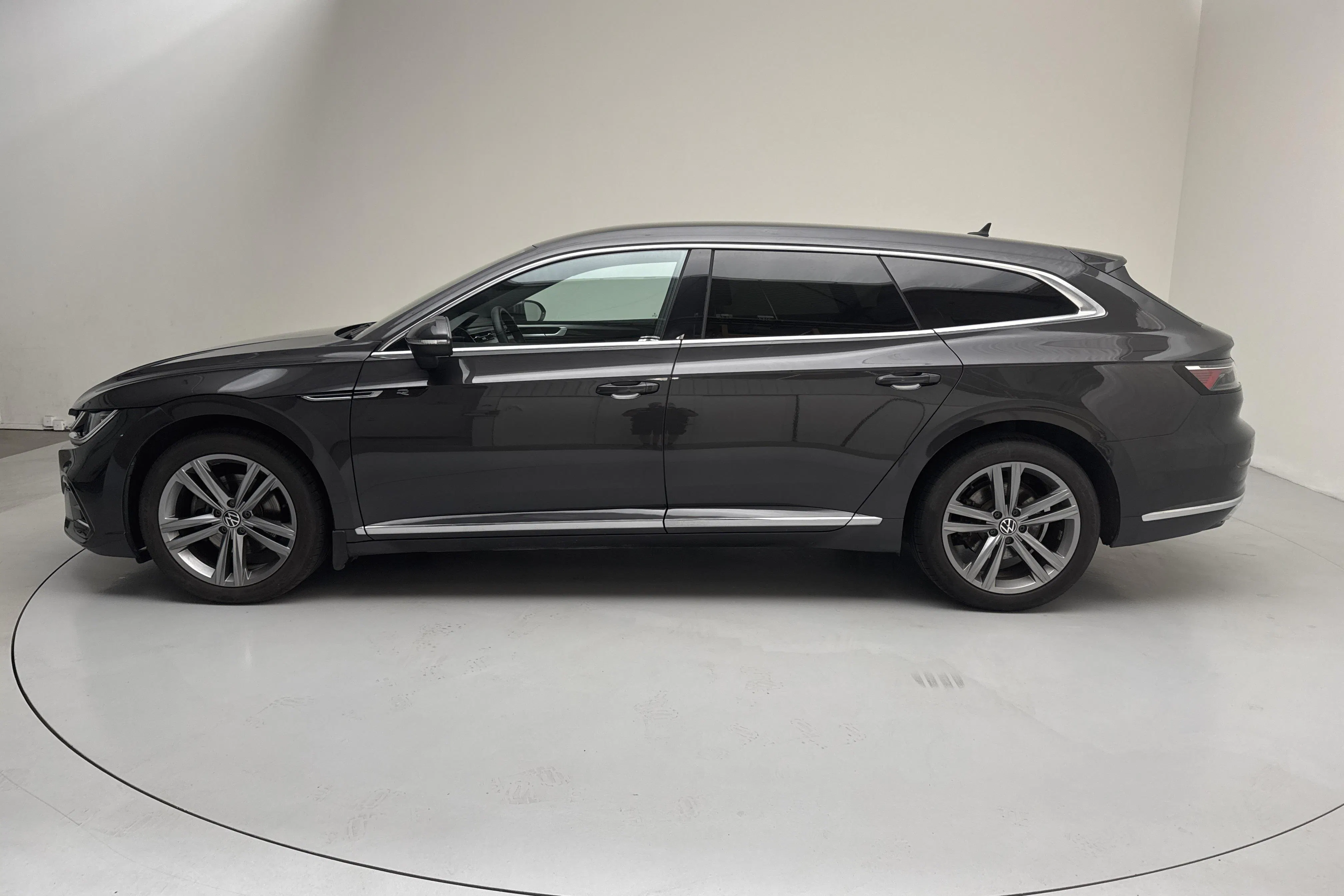 Presentation photo 2 of 19: VW Arteon Shooting Brake eHybrid 1.4 TSI (218hk) - 66 040 km - Automatic - dark grey - 2022