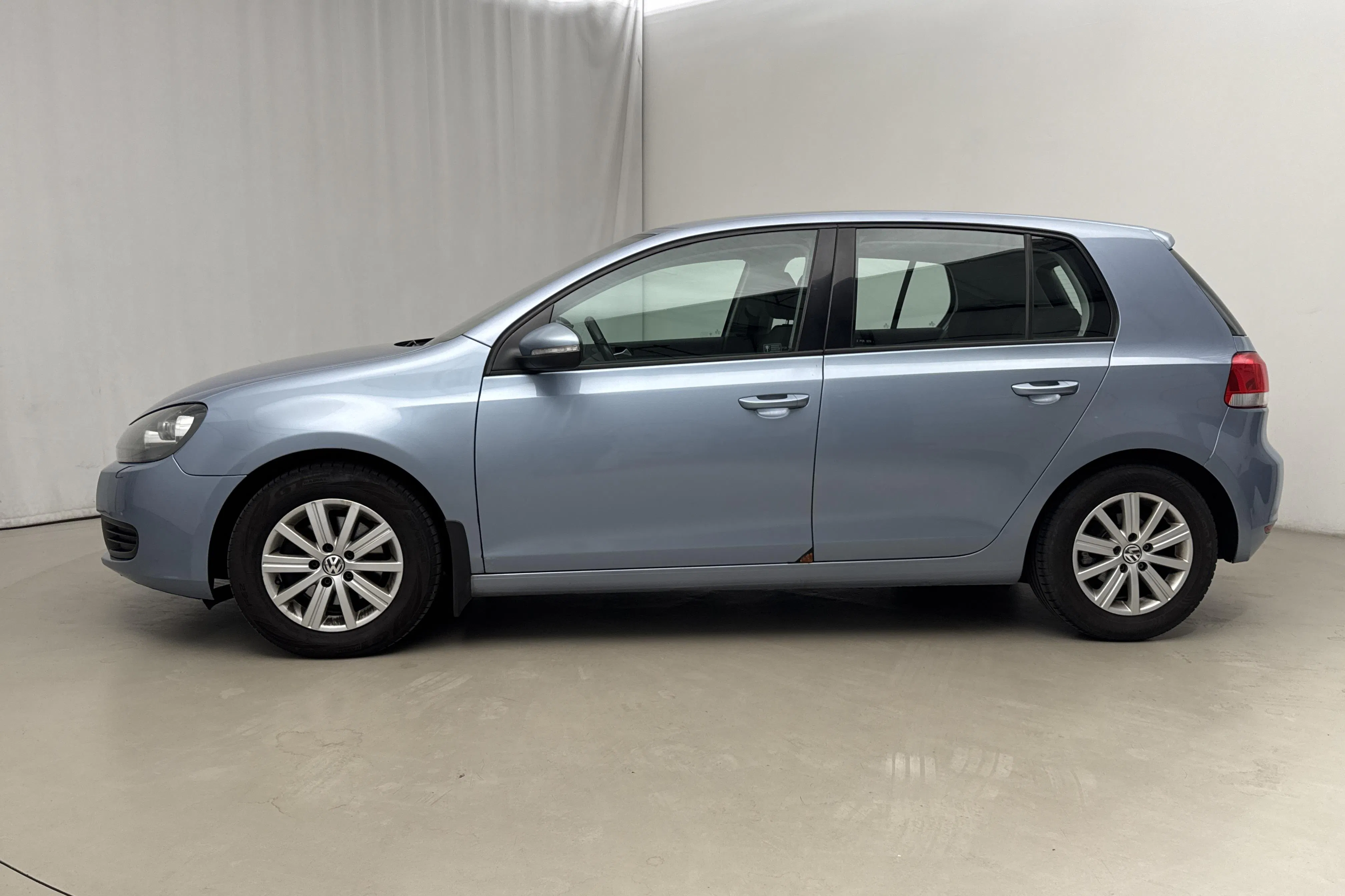 Presentationsfoto 2 av 16: VW Golf VI 1.4 TSI 5dr (122hk) - 16 449 mil - Manuell - Ljusblå - 2011