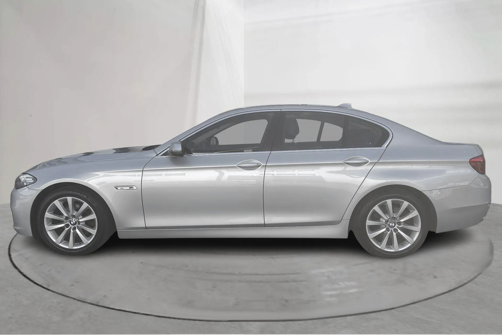Presentation photo 2 of 14: BMW 520d xDrive Sedan, F10 (190hk) - 84 830 km - Automatic - silver - 2016