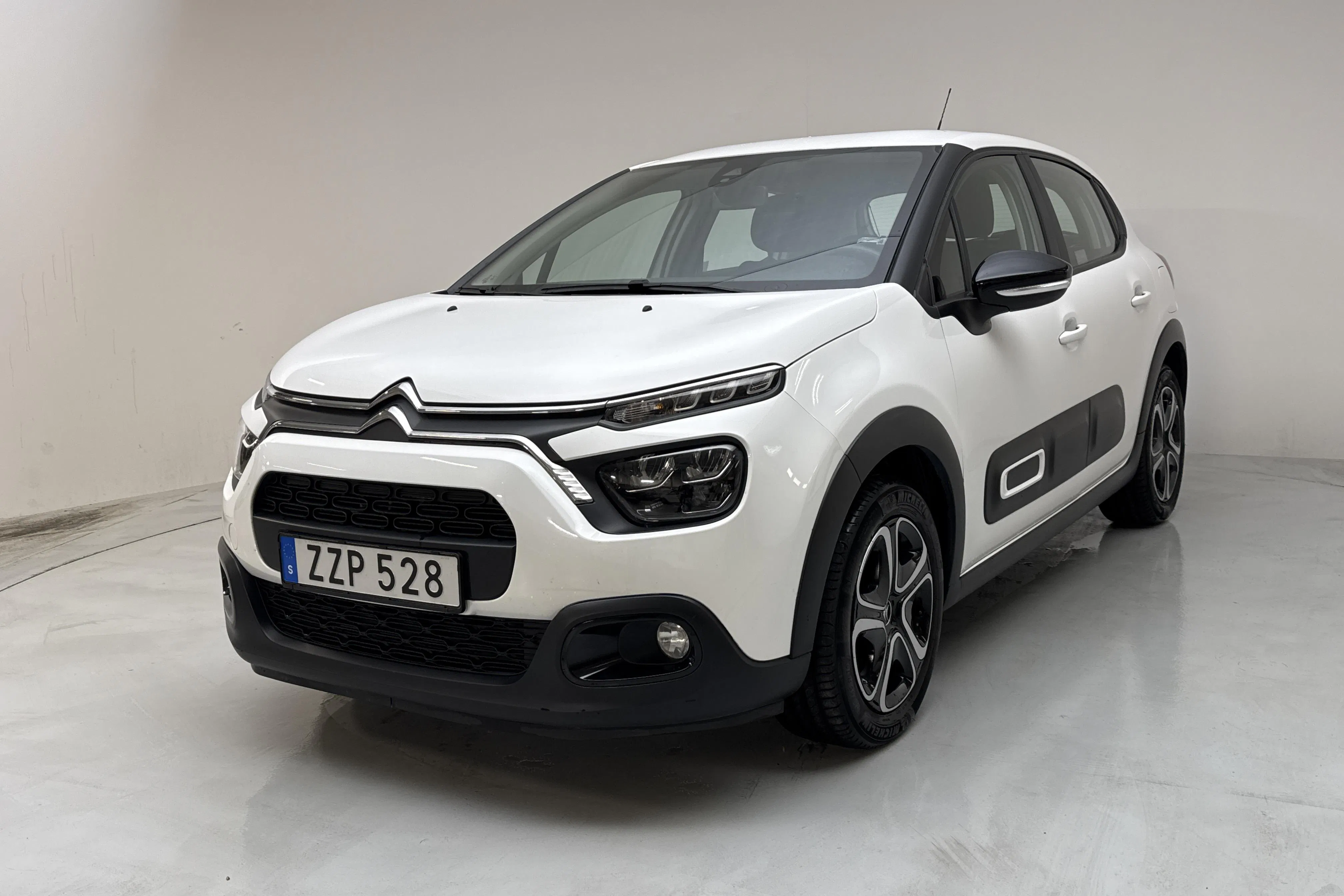 Presentation photo 1 of 15: Citroën C3 PureTech (82hk) - 47 130 km - Manual - white - 2020