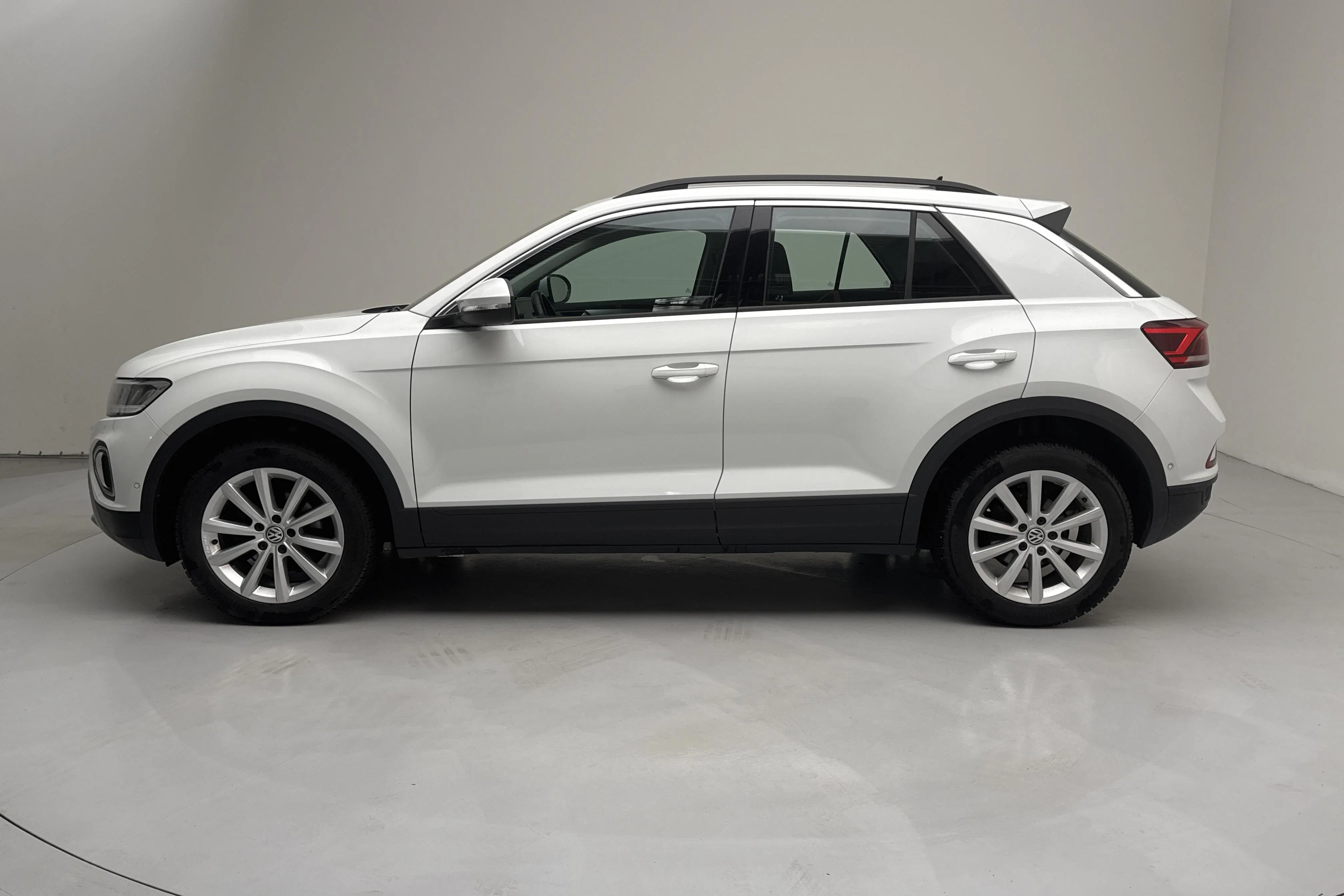 Presentationsfoto 2 av 13: VW T-Roc 1.0 TSI (110hk) - 5 420 mil - Manuell - vit - 2022