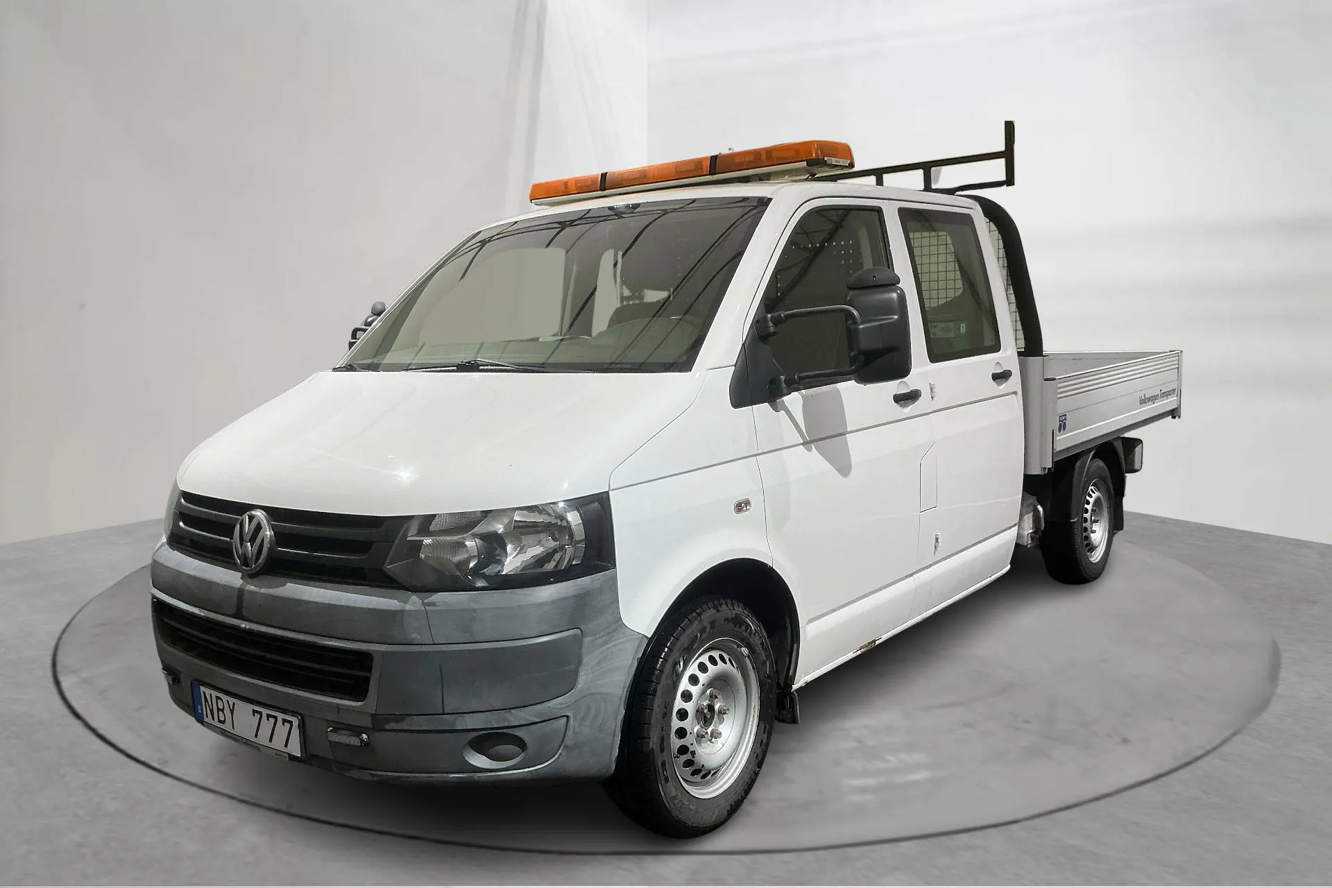 Presentationsfoto 1 av 15: VW Transporter T5 2.0 TDI Pickup (140hk) - 15 425 mil - Automat - vit - 2013