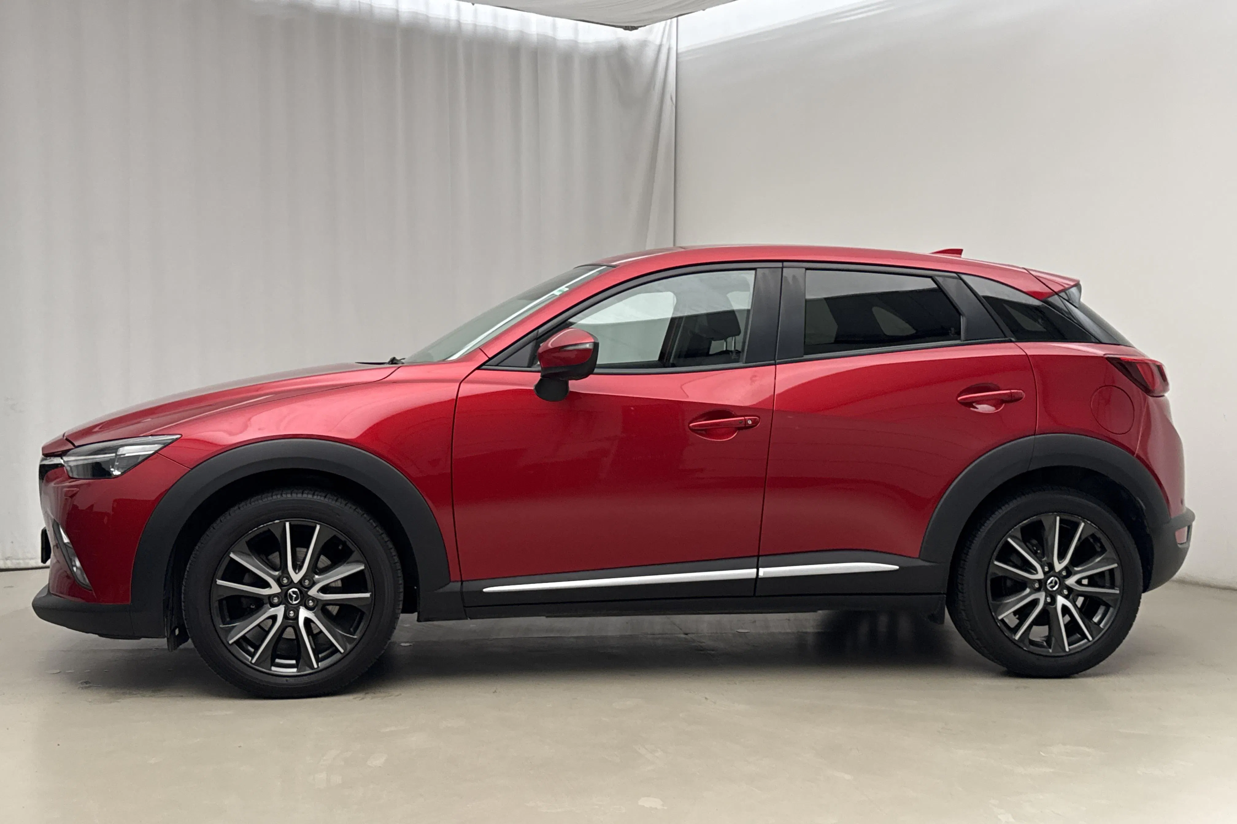 Presentationsfoto 2 av 18: Mazda CX-3 2.0 2WD (120hk) - 8 159 mil - Manuell - röd - 2016
