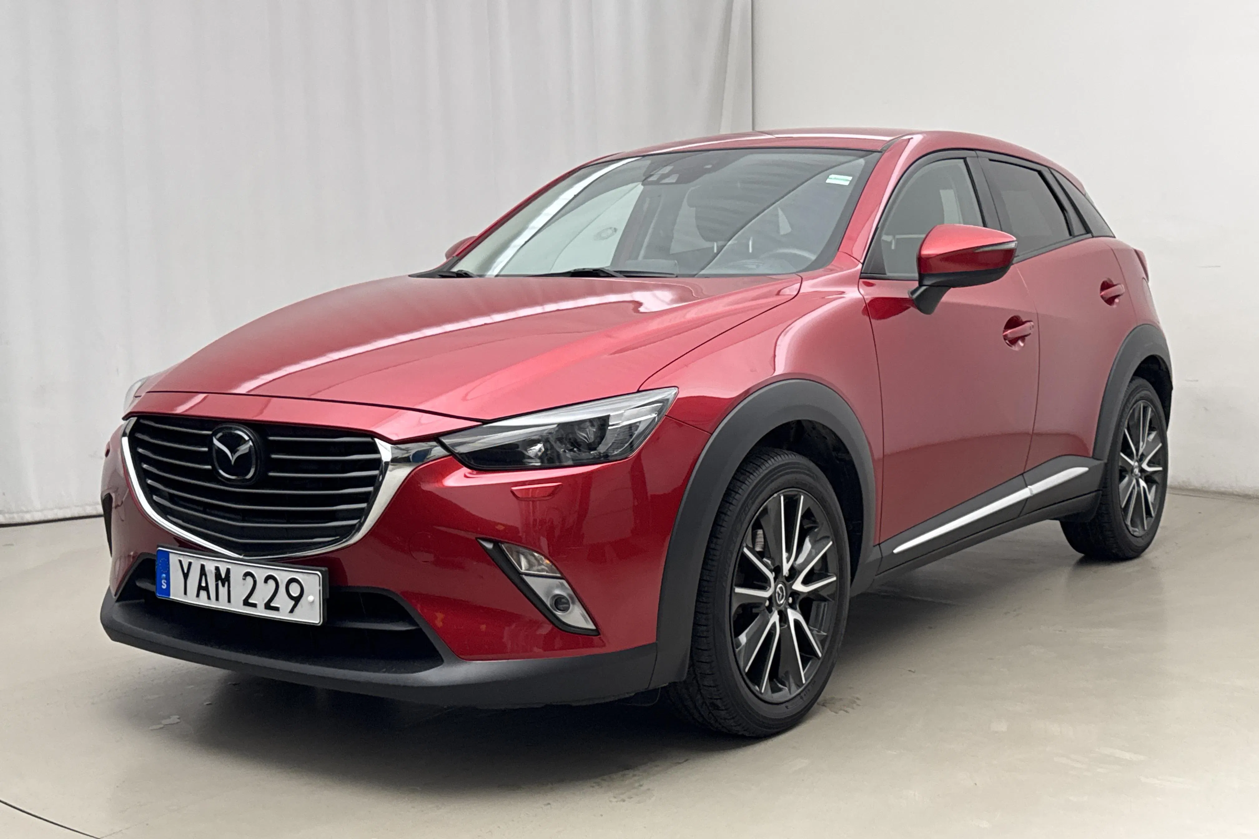Presentationsfoto 1 av 18: Mazda CX-3 2.0 2WD (120hk) - 8 159 mil - Manuell - röd - 2016