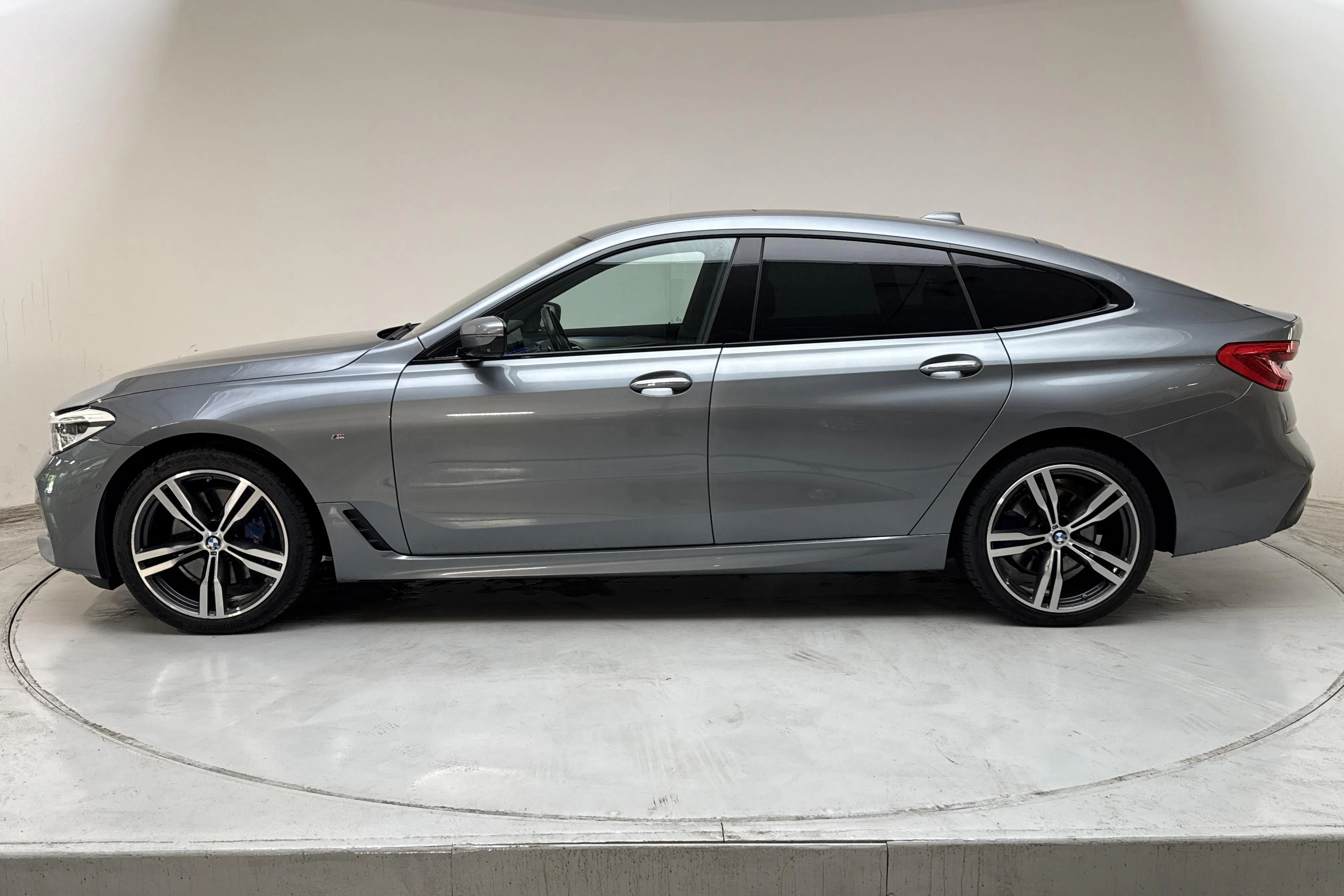 Präsentationsfoto 2 von 20: BMW 630i GT, G32 (258hk) - 152 450 Kilometer - Verkaufsautomat - Dunkelgrau - 2018
