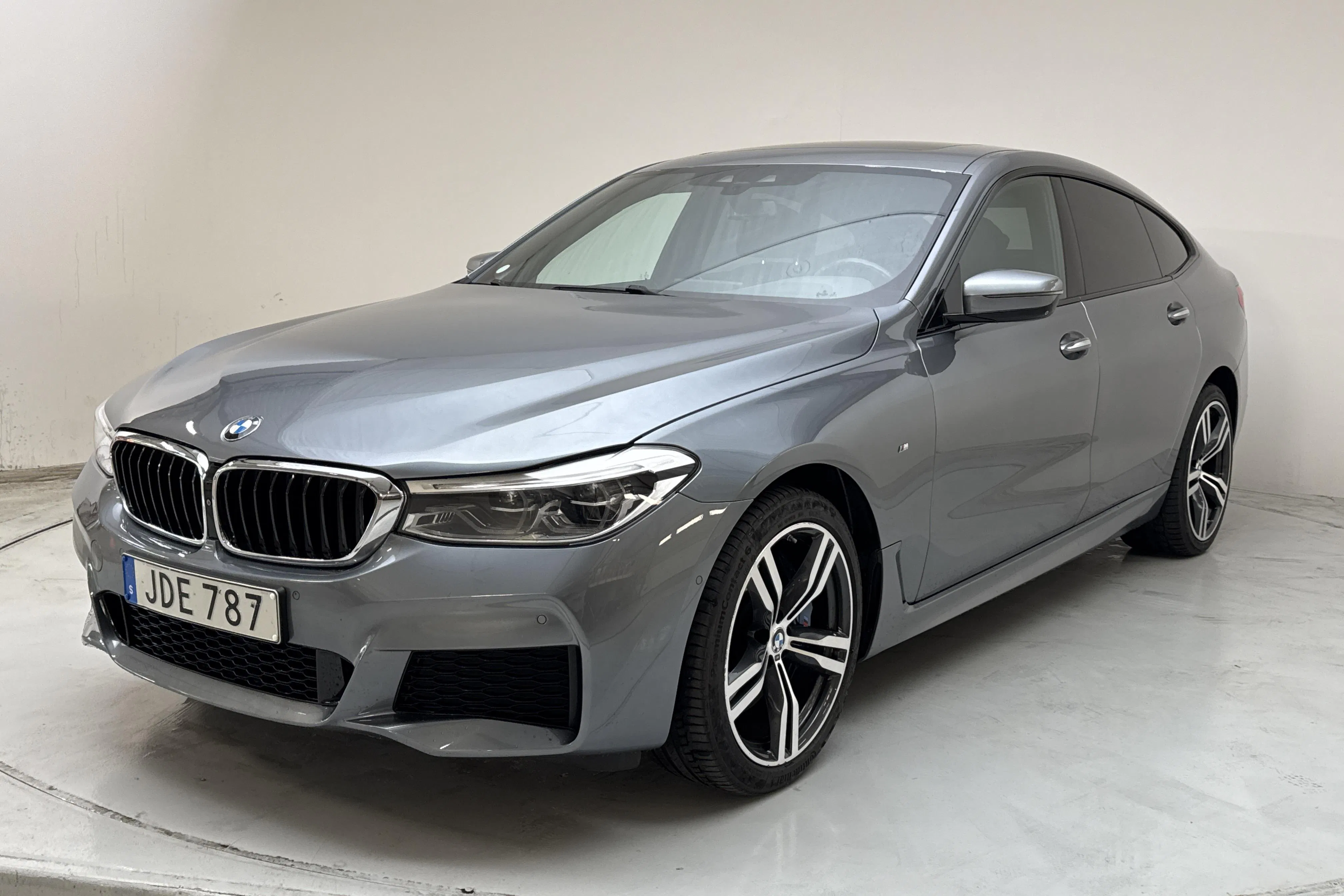 Präsentationsfoto 1 von 20: BMW 630i GT, G32 (258hk) - 152 450 Kilometer - Verkaufsautomat - Dunkelgrau - 2018